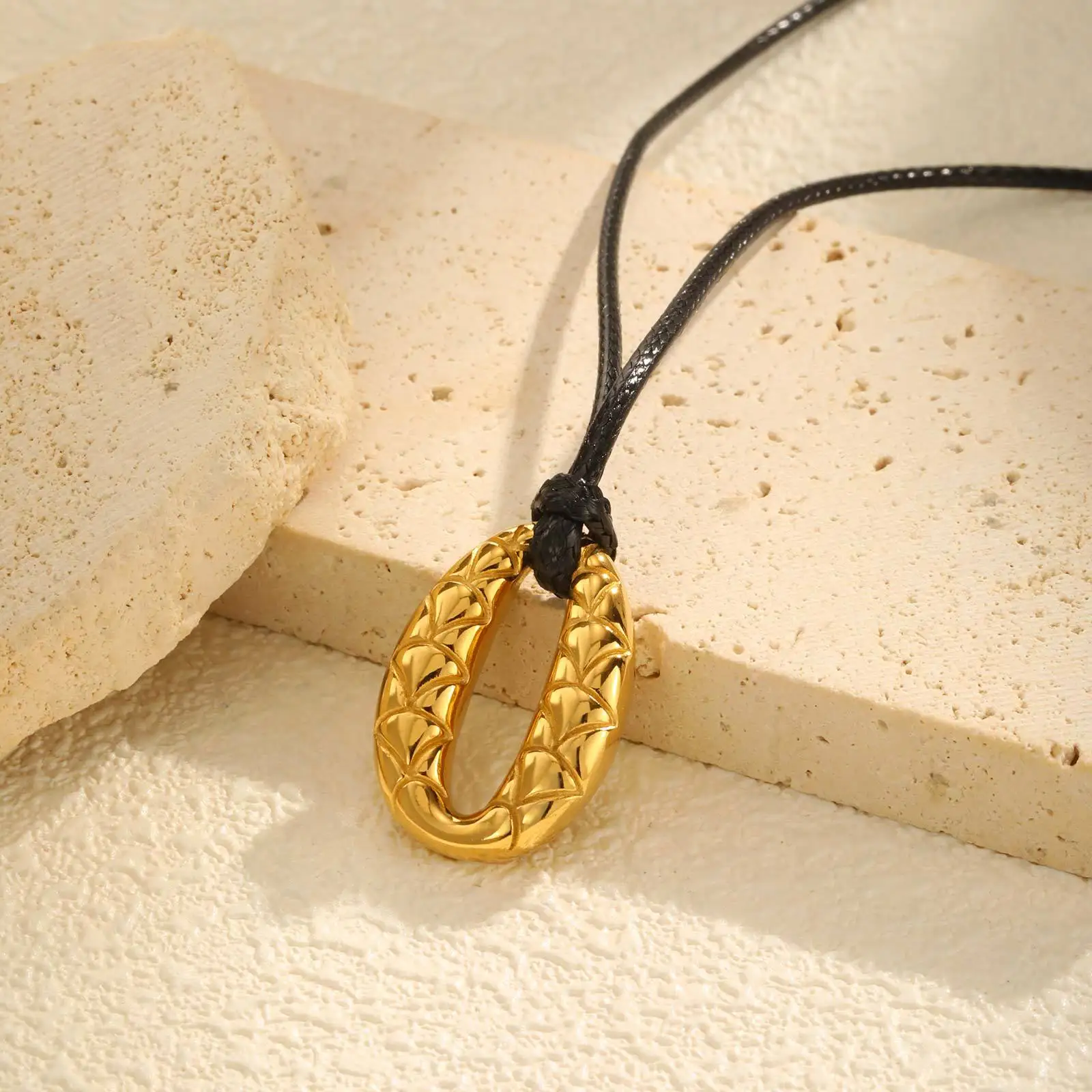 Goldene Fischschuppen Oval Anhänger Schwarz Wachs Seil Einstellbar Frauen Licht Luxus Mode Halsketten Schmuck – Detail 6