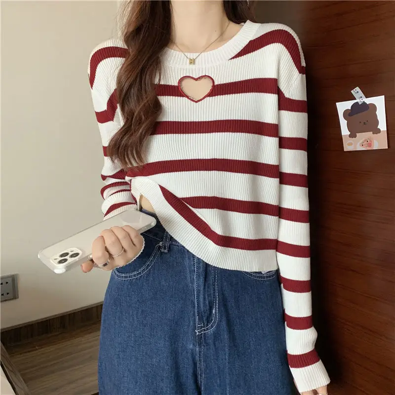 

2024 Spring New Design Sensation Fashion Niche Long Sleeved Love Hollow Stripe Knitwear Women's Round Neck Slim Fit Pullover Top