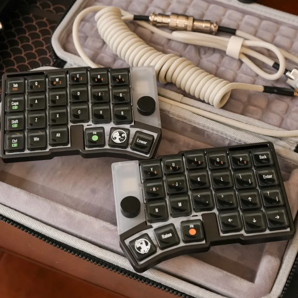 Tenting Cornix Wireless Split Keyboard in Line Wired Bluetooth Dual Mode Keyboard Kit Aluminium Kailh Choc V2 FR4 Vial  Game