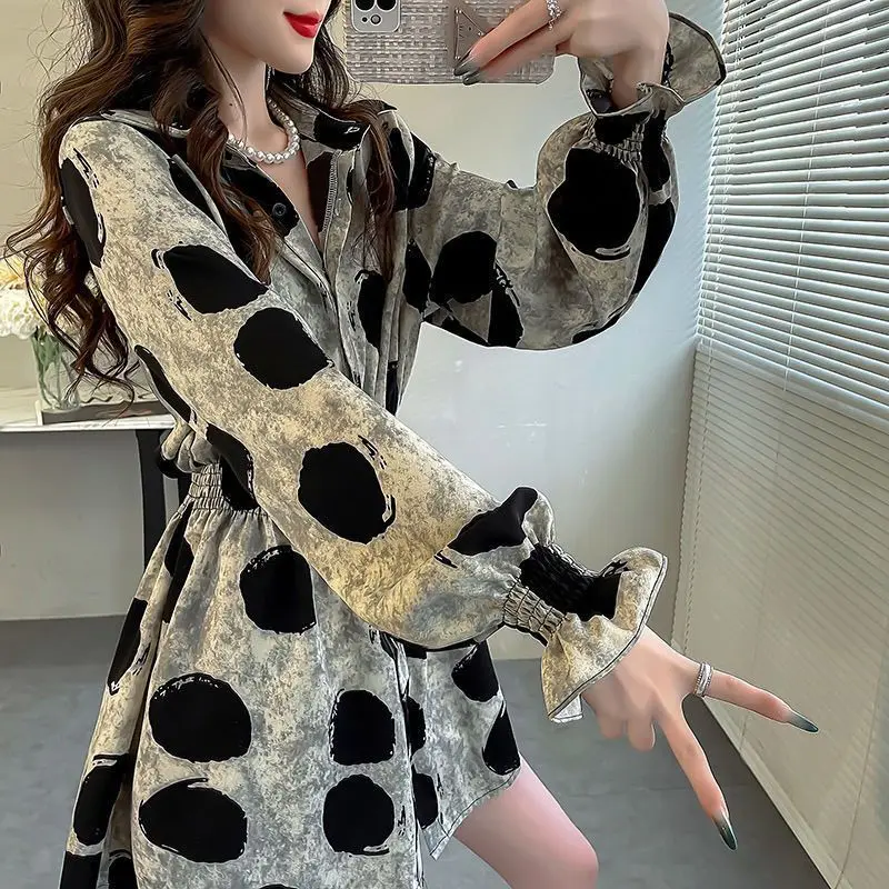 Early Spring New Design Feeling Wrinkled Elastic Waist Mid-long Top for Women Foreign Print Flared Sleeve Shirt  High Quality