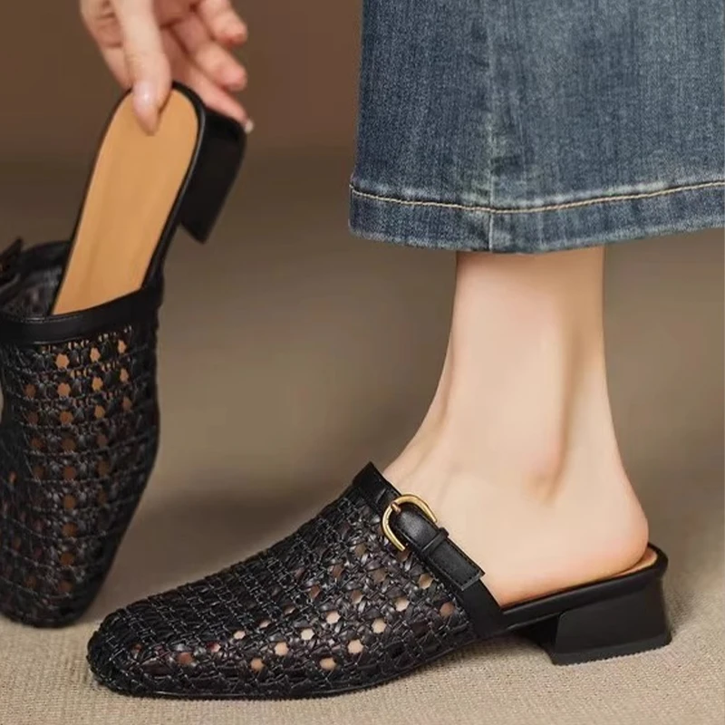 Modische, atmungsaktive, ausgehöhlte Baotou-Slipper für Damen – Neue, lässige Mesh-Halbschuhe mit eckiger Zehenpartie und einem Riemen – Detail 8
