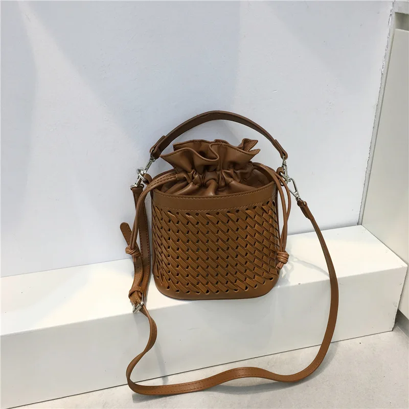 

Summer Bucket Casual Inner Fabric Shopping Bag Women's New Messenger Handbag Shoulder Hollow Woven Bag