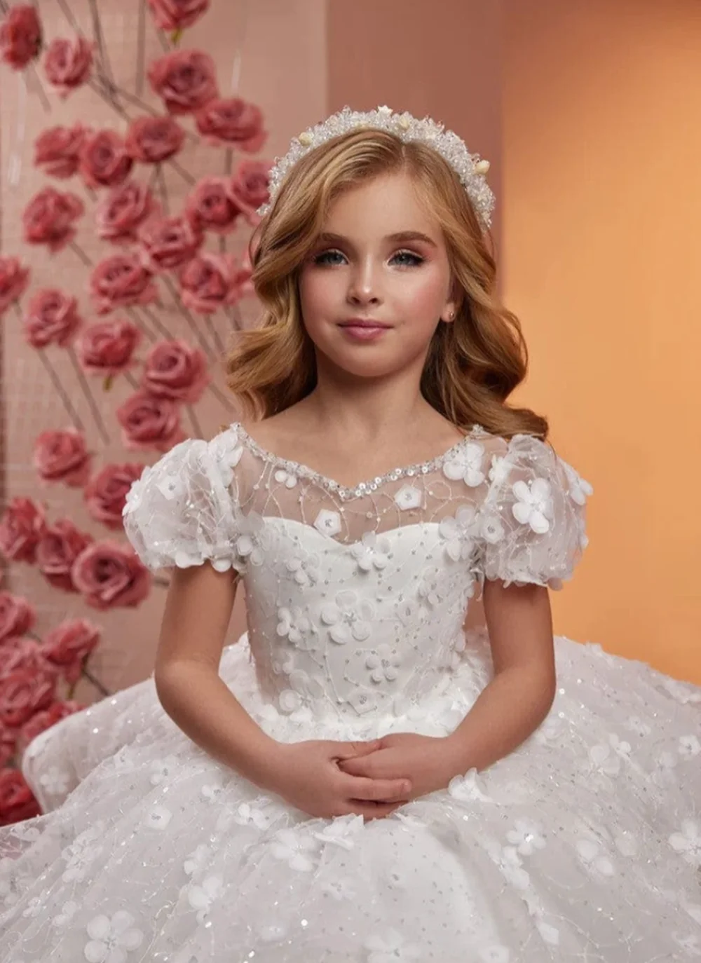 

Sunnypetal Elegant White Flower-Embellished Flower Girl Dress with Sparkling Accents