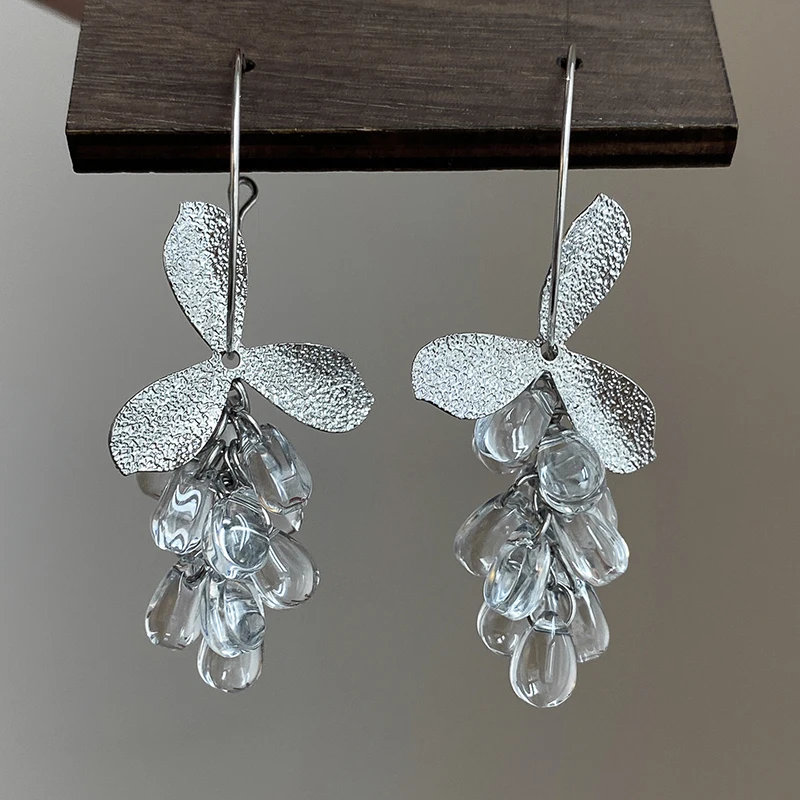 Extravagante Vintage Transparente Perlen-Trauben-Cluster-Anhänger-Ohrringe für Damen – Sommer 2026 Mode-Accessoire, elegante baumelnde Ohrringe – Detail 9