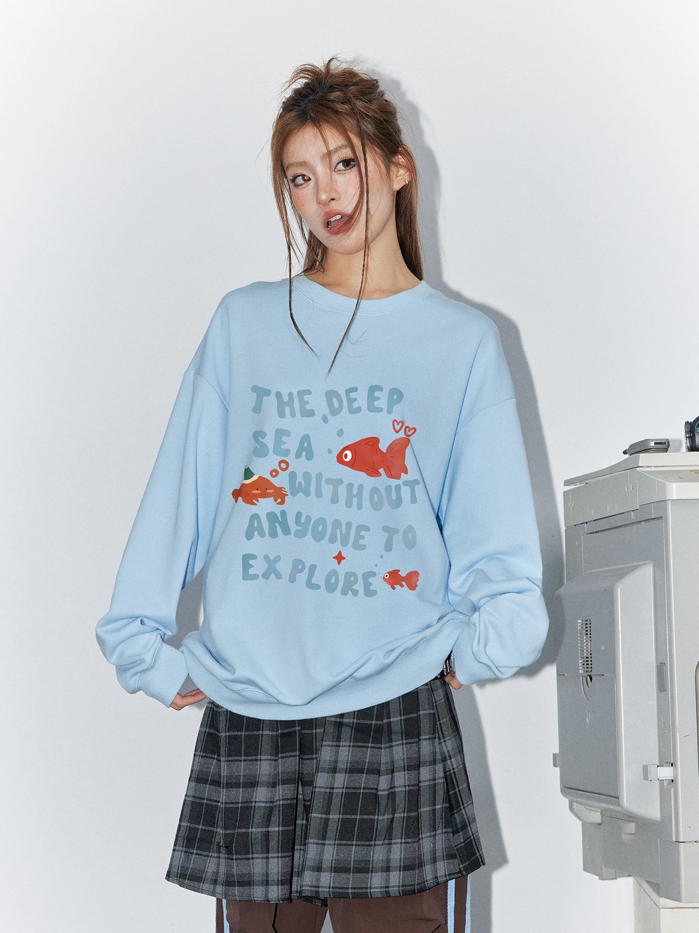 Sudadera con estampado Mis World Retro Fi para mujer, diseño de otoño, sudadera coreana moderna con letras, ajuste holgado, manga larga, cuello redondo