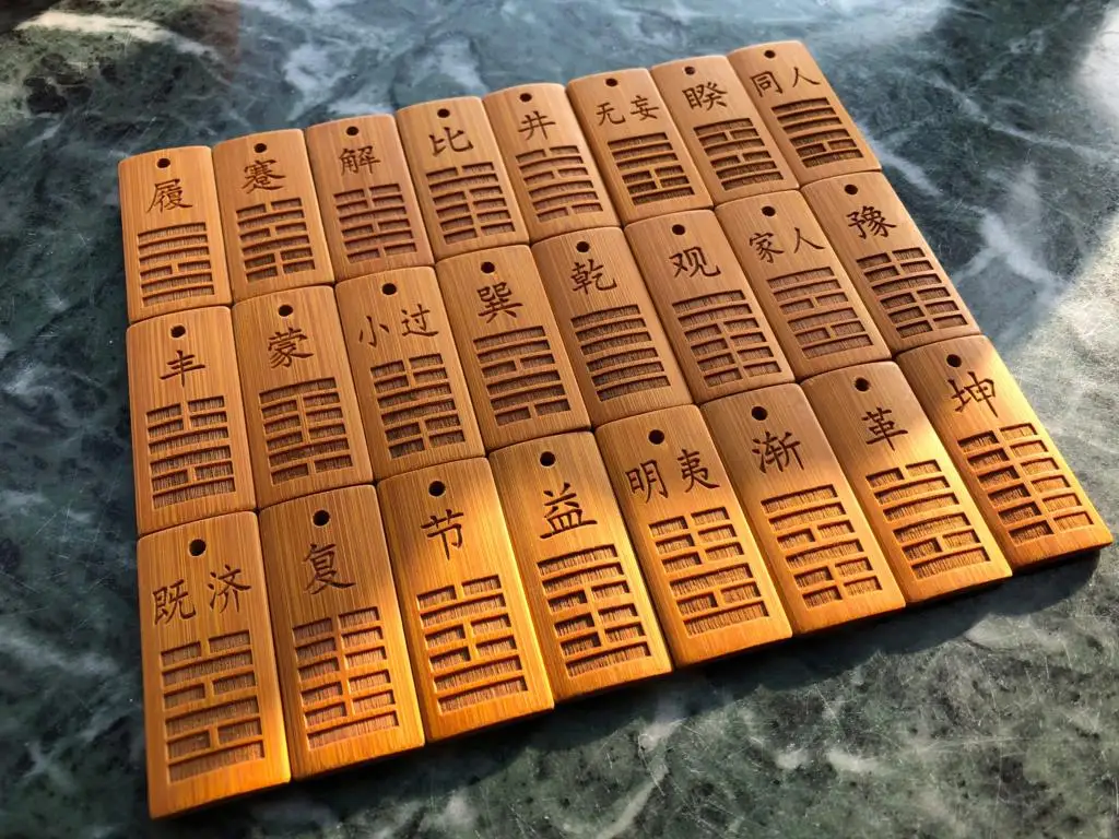 I Ching, teaching aids, 9 or 64 hexagrams, eight hexagrams,9 or 64 hexagrams, bamboo hexagrams, solid wood dice cup