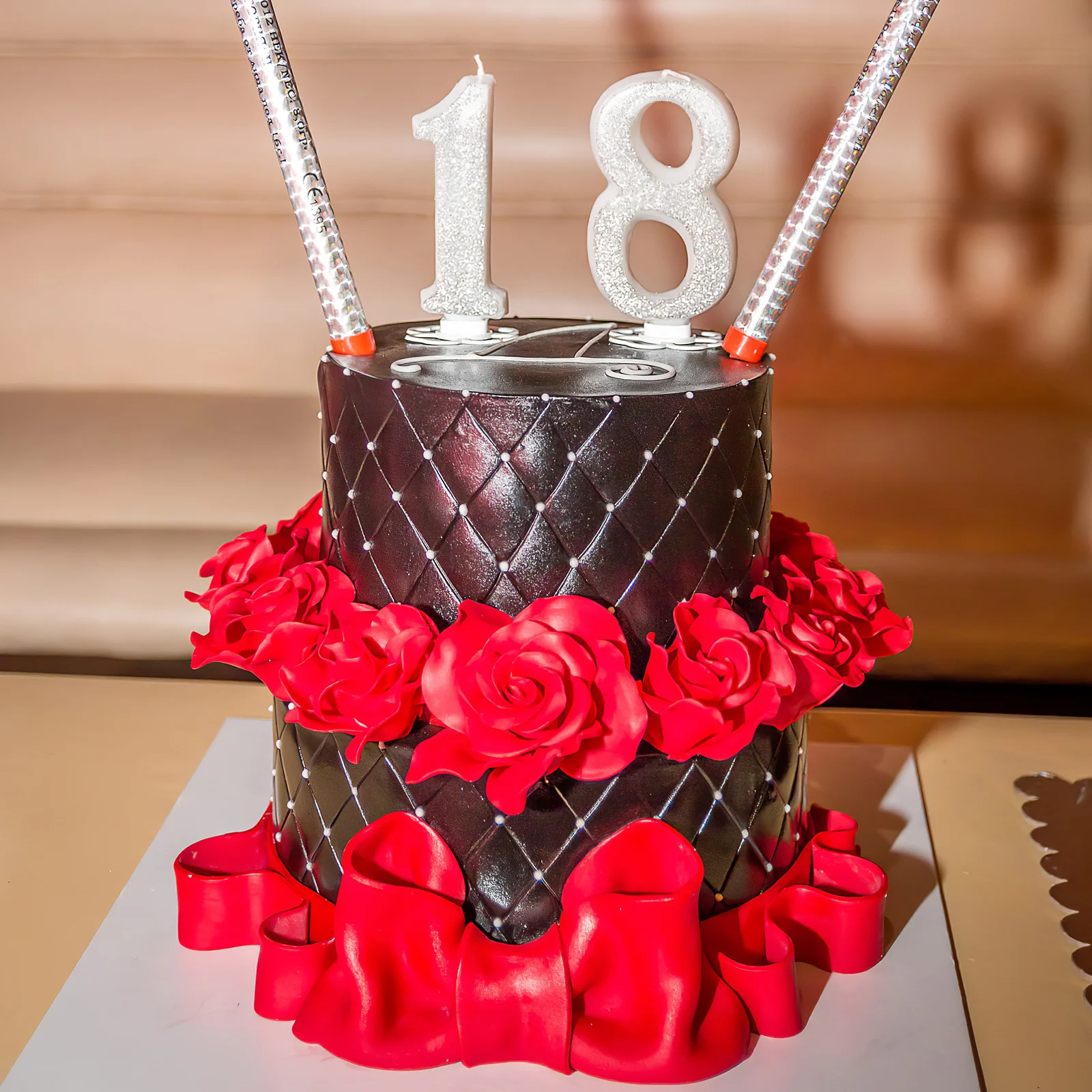 แม่พิมพ์เค้ก 4 ชิ้น ขนาด 31.7x15.7 ซม. แม่พิมพ์ปั๊มลายฟองดองท์ แบบใช้ซ้ำได้ ทำจากพลาสติก สำหรับทำเค้ก พุดดิ้ง เยลลี่ ช็อกโกแลต ตกแต่งขนม