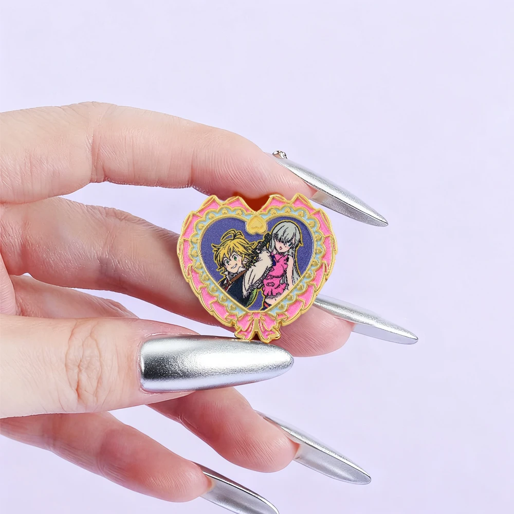 بروش الخطايا السبع المميتة شخصيات الرسوم المتحركة القوس على شكل قلب شارة زوجين ملحق التلبيب دبوس الديكور هدية