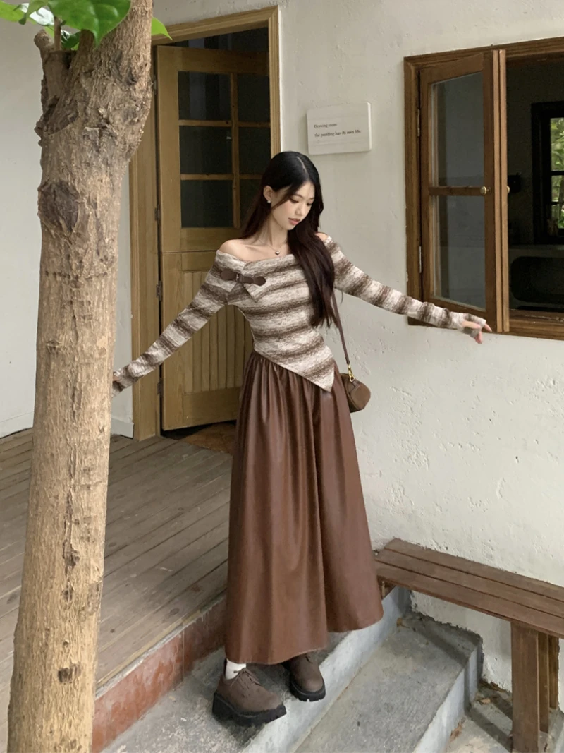 Lente En Herfst Franse Onregelmatige Gestreepte Lange Mouw Top Een Schouder Gebreide Kleding Effen Vintage Pu Rok Tweedelige Set Voor Vrouwen