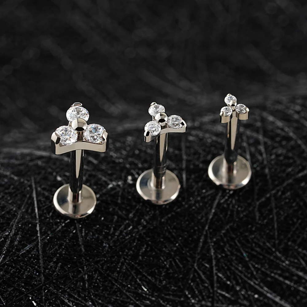 Right Grand ASTM F136 Titanium Tiny Trinity CZ Labret Stud 16G 2.5/3.5/4.5mm Triple CZ Flower Cartilage Earring Helix Tragus Stud Nose Lip Medusa Earlobe Piercing Jewelry