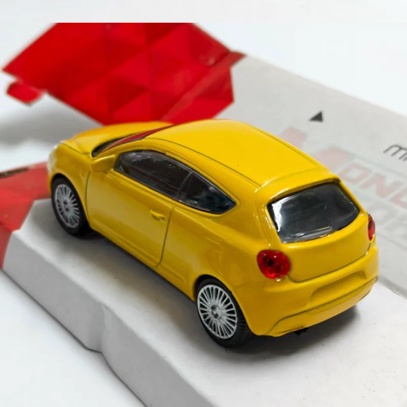 

Масштаб 1:43, имитация сплава Romeo MITO, модель автомобиля, статическая коллекция, украшенные праздничные подарки, игрушки, сувенирный подарок