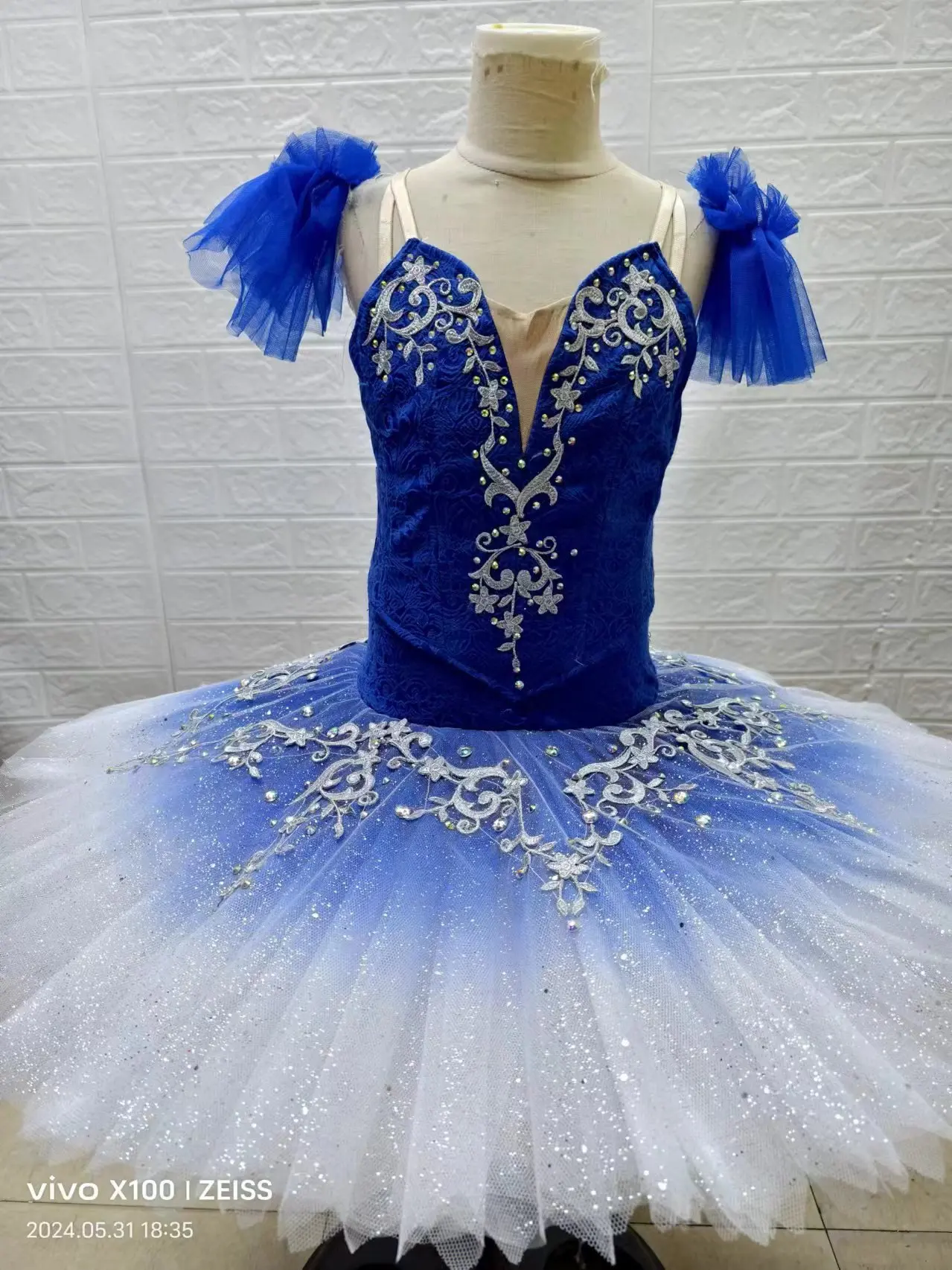 Professional High Quality 12 Layers Custom Size Kids Girls Women Adult Stage Performance Wear Ombre Blue Ballet Tutu Costumes