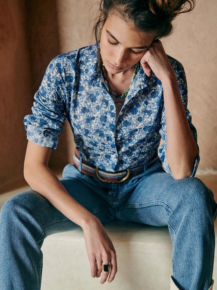 

Naturaleye Spring Vintage Blue Rose Print Long Sleeve Women's Shirt Floral Pattern Cotton Polyester Blend Collar Button up