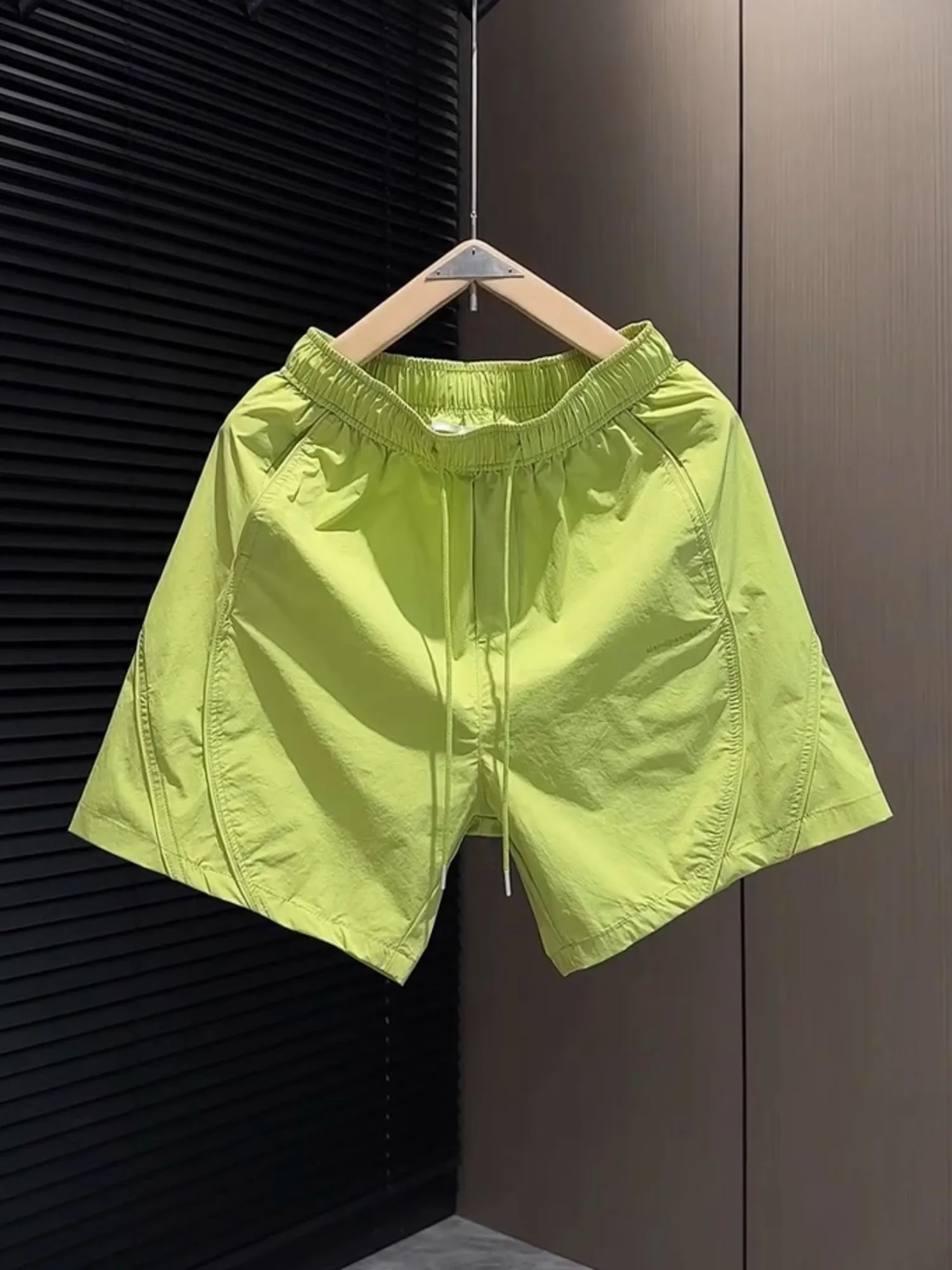 

Летние мужские повседневные спортивные пляжные шорты свободного кроя 2025 года, быстросохнущие, дышащие, модные, прямые, с эластичным поясом