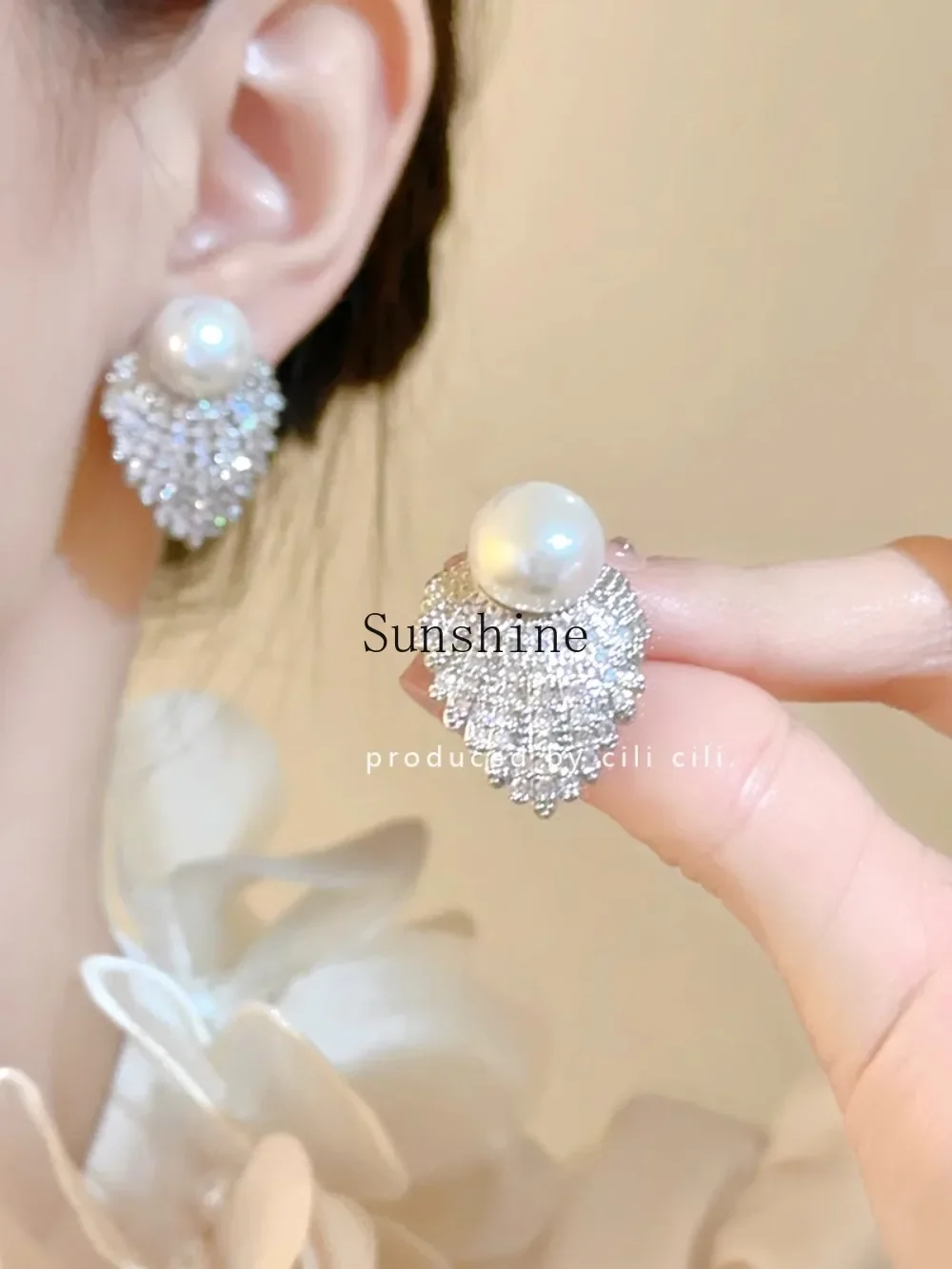 Exquisite light luxury high-end diamond pearl ear clips fashion temperament gentle earrings