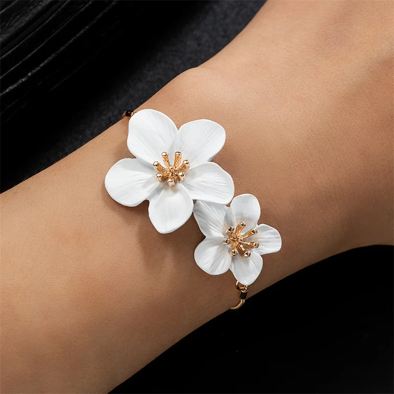 Pulsera elegante Simple de dos flores de Color blanco dorado para mujer, tobillera con hebilla ajustable a la moda, cadena, regalos de joyería