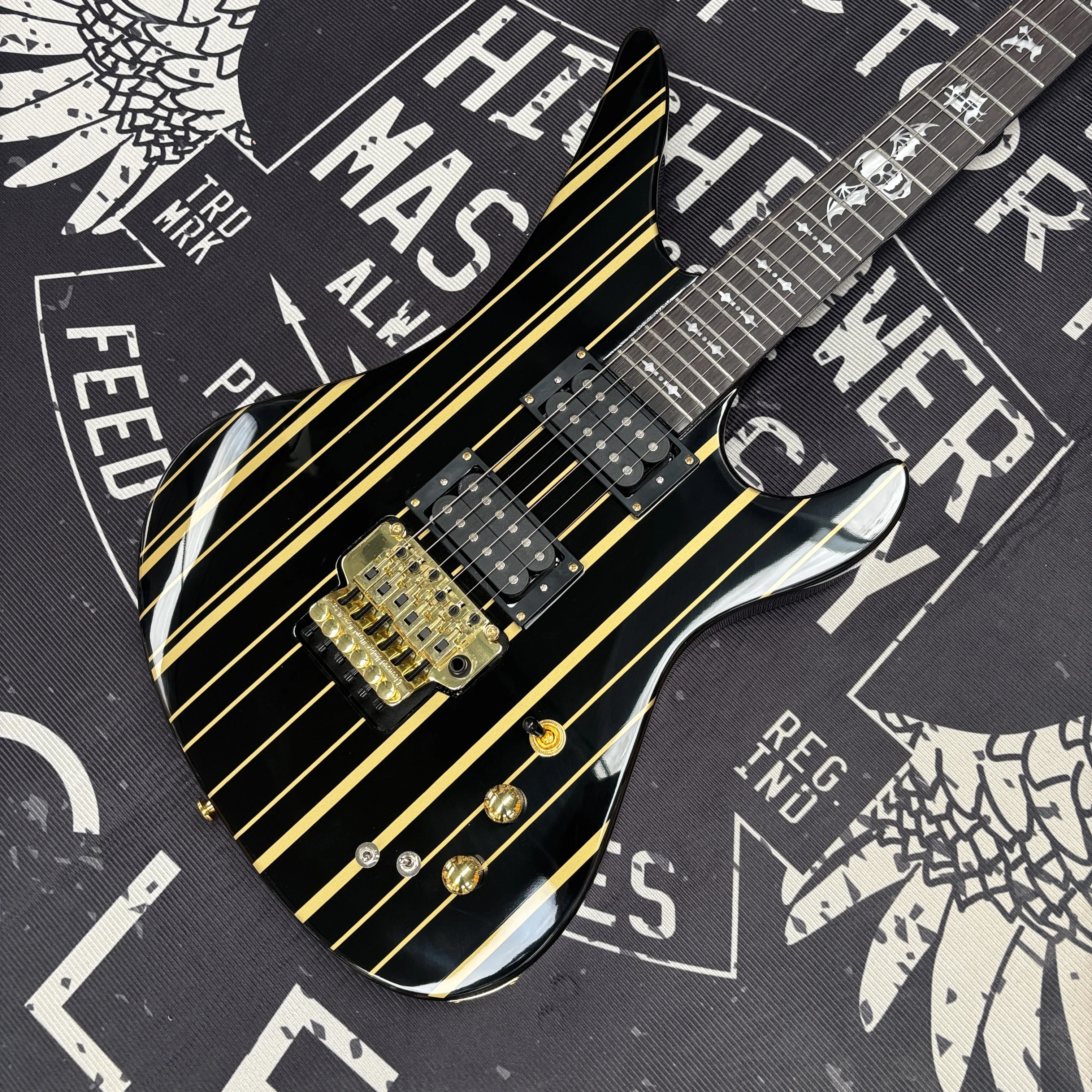 

Черная электрогитара с полосками, гитара с грифом для быстрого игры и выраженного сустейна, электрогитара для выступлений и высокоскоростной мелодичной игры.