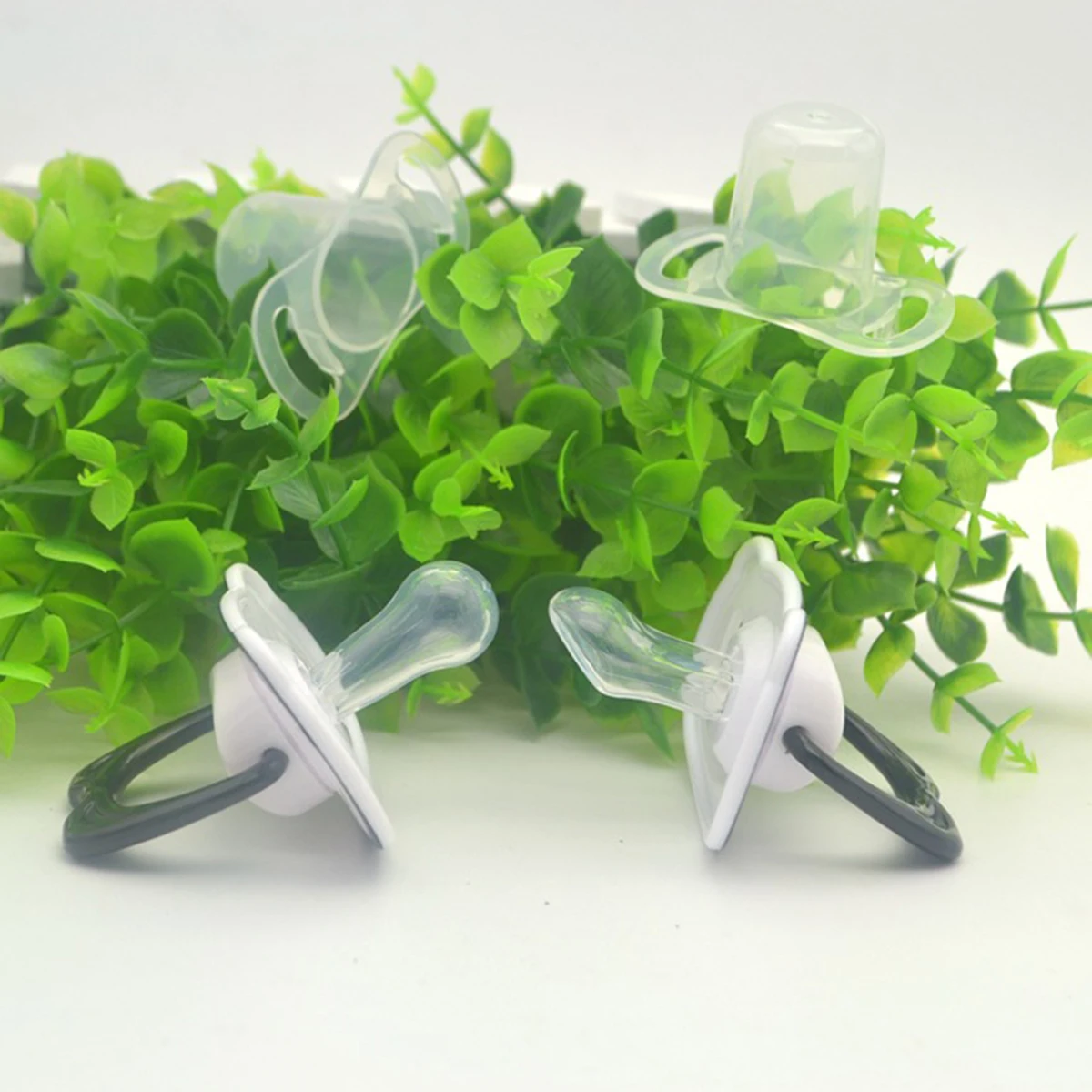 

4pcs Panda Pacifiers Silicone Infant Soother Teething Round Flat Head Mix Clip Attached Safe For Newborns Baby Feeding Supplies