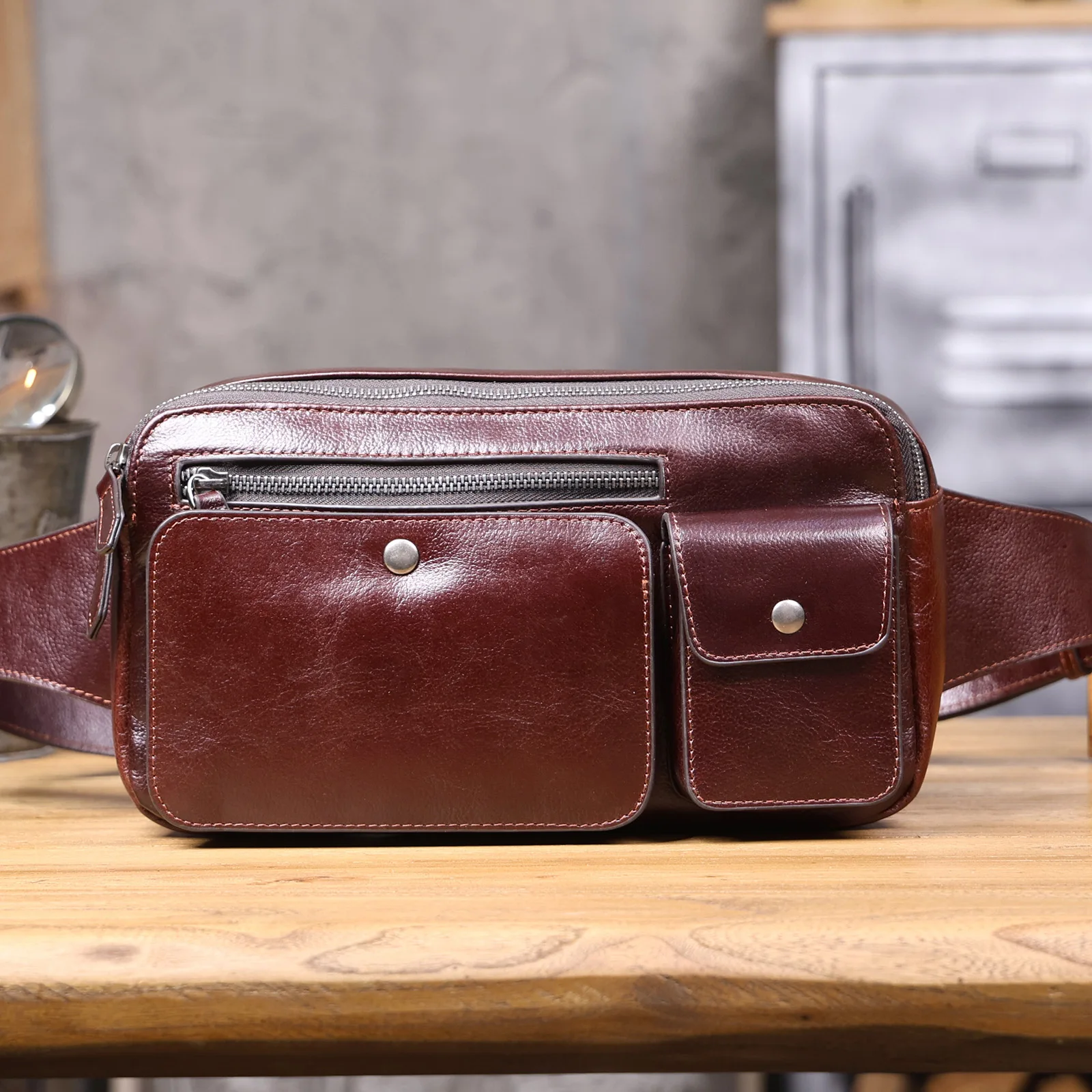 Vintage-Hüfttasche aus hochwertigem Rindsleder, lässige Schultertasche für Herren, multifunktionale Motorrad-Brusttasche aus echtem Leder – Detail 18
