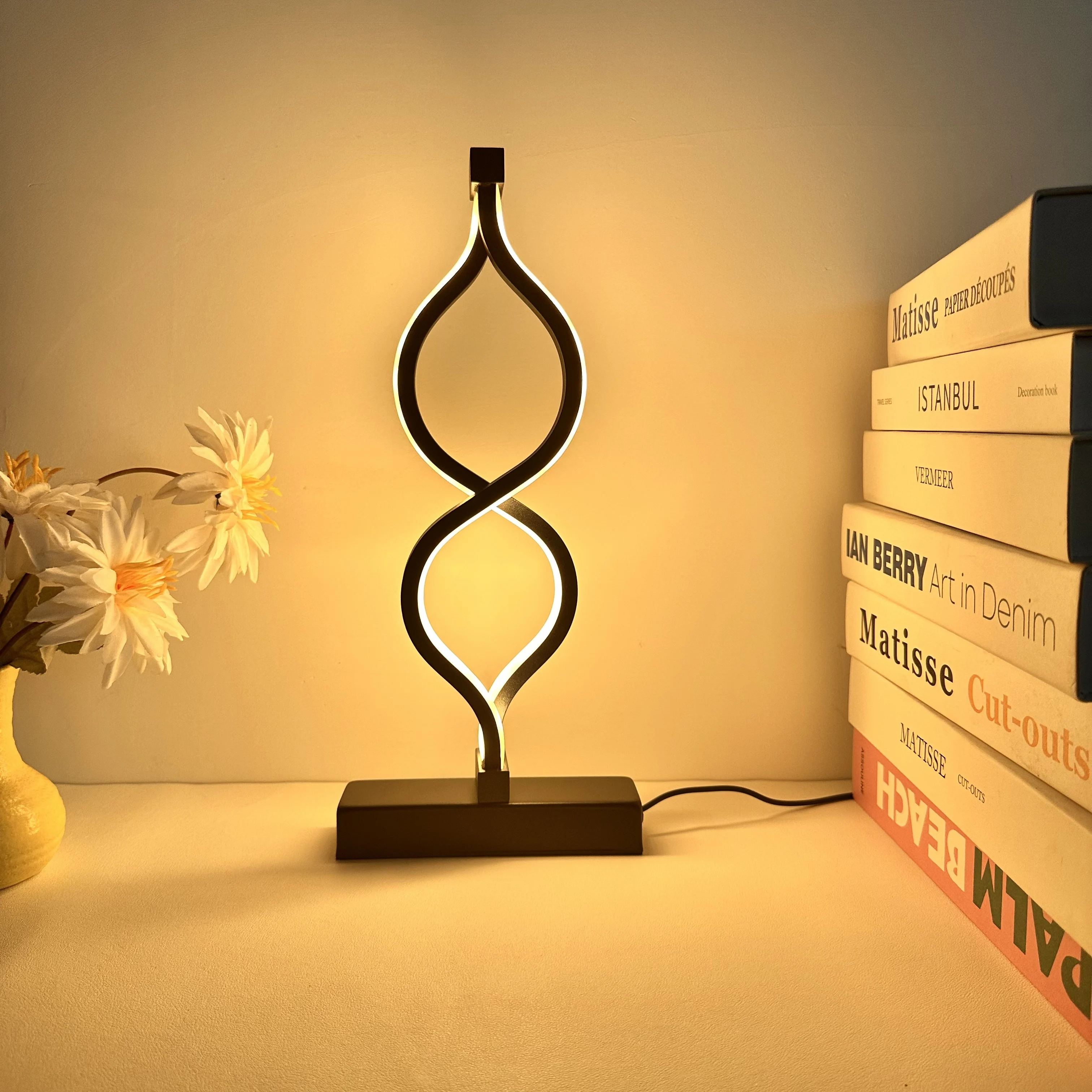 

1 шт. креативная современная настольная лампа с USB-бьютером и трехцветным освещением