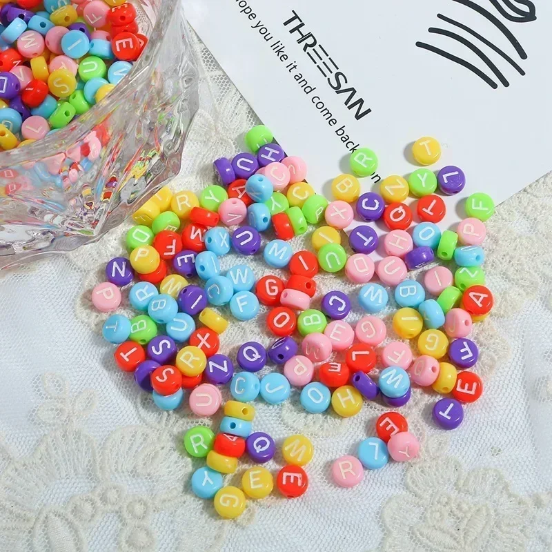 100/200/300/500 stücke Acryl Bunte Buchstaben Perlen Gemischt Runde Flache Lose Spacer Perlen Für Schmuck Machen DIY Handgemachte Armband