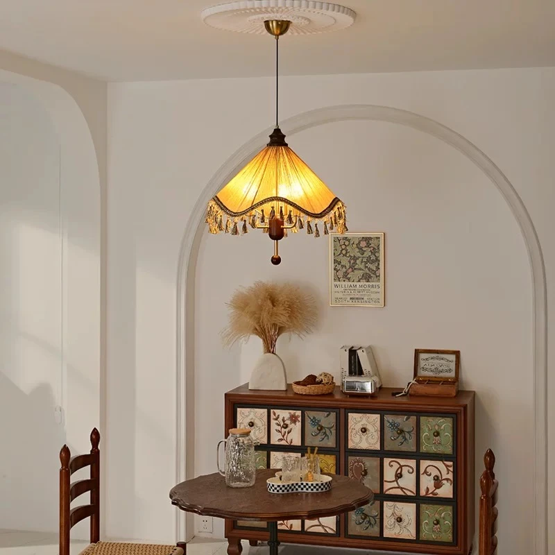 フレンチレトロレストランシャンデリアアメリカンレトロファブリックベッドルームアンティーク無垢材タッセルドレッシングルームスタディバーデスクランプ