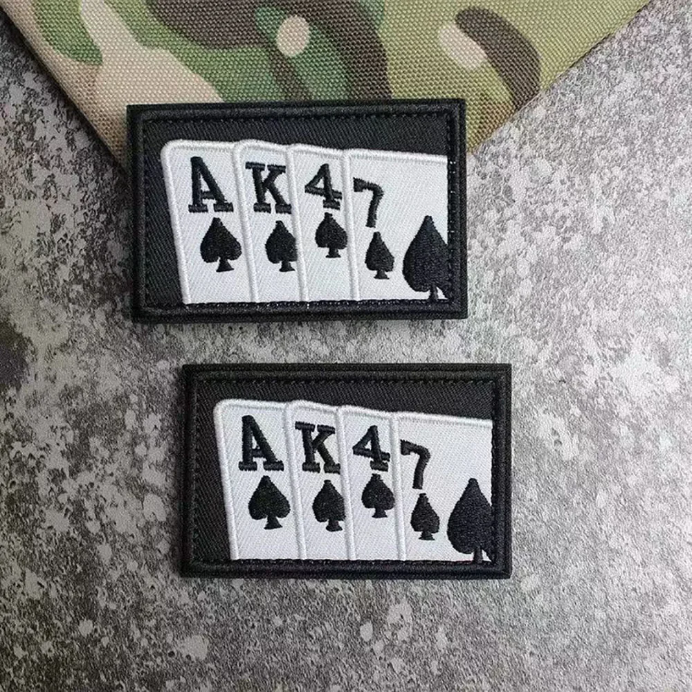 Carta da gioco AK47 ricamo Patch personalità gancio e anello capitolo Patch tattiche zaino distintivo cucito Applique Sticker