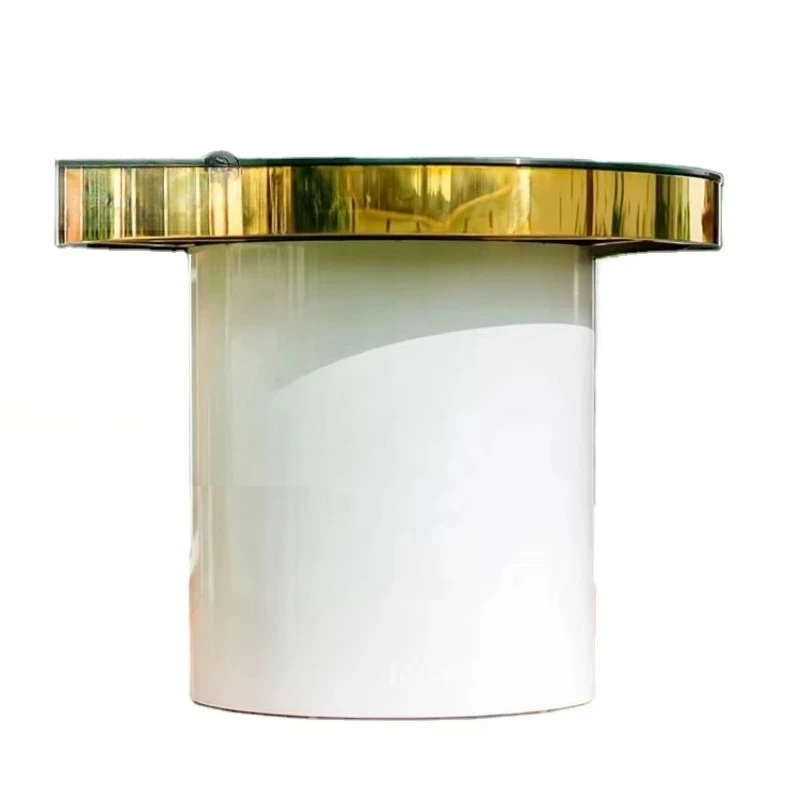 

High-quality modern decorated cake table for weddings