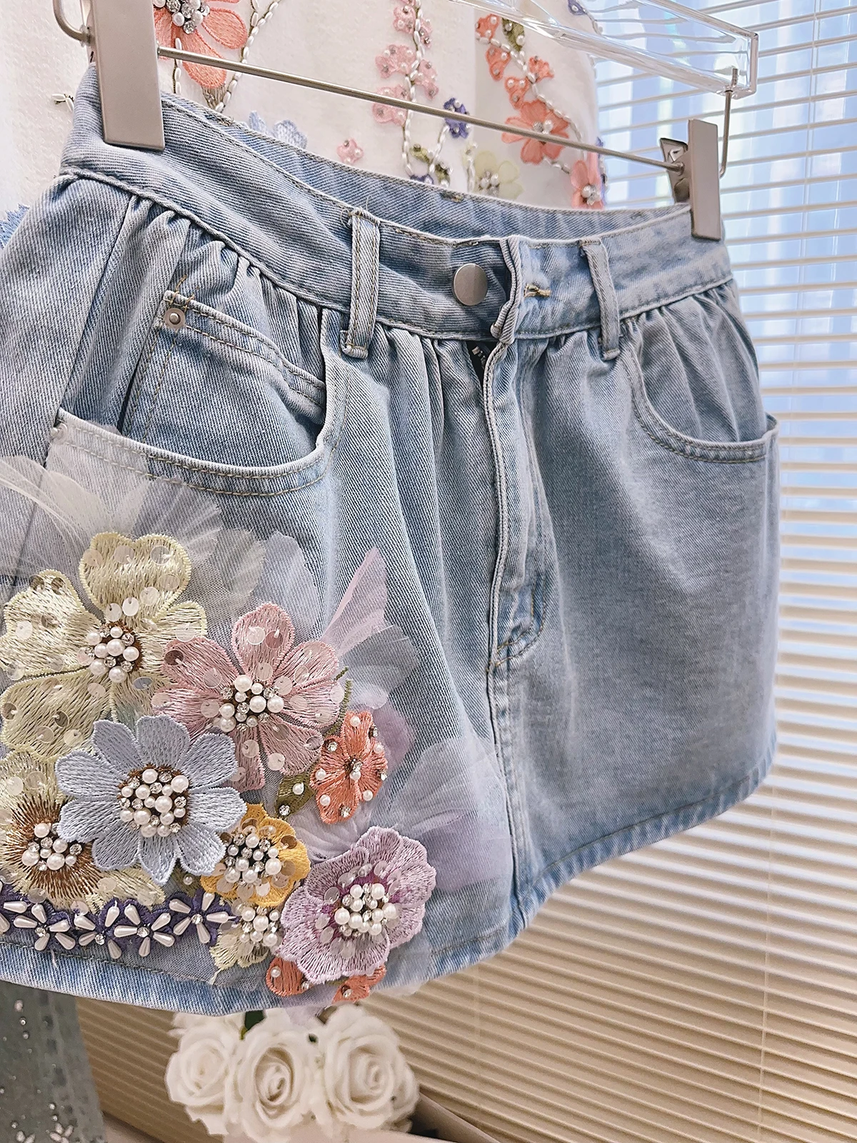 2025 Female Summer New Handmade Beaded Three-dimensional Flower High-waist Denim Short Pants Women's Pocket Decorative Shorts