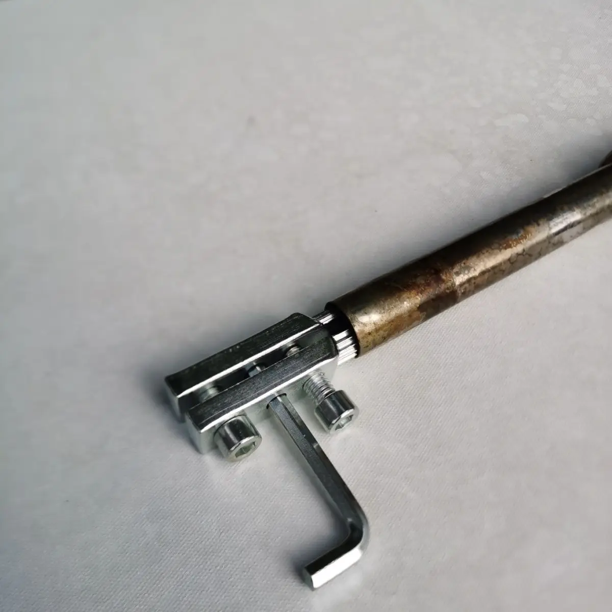 

Brass instruments, wooden tubes, repair tools, saxophones, flutes, joint deformation and depression correction tools