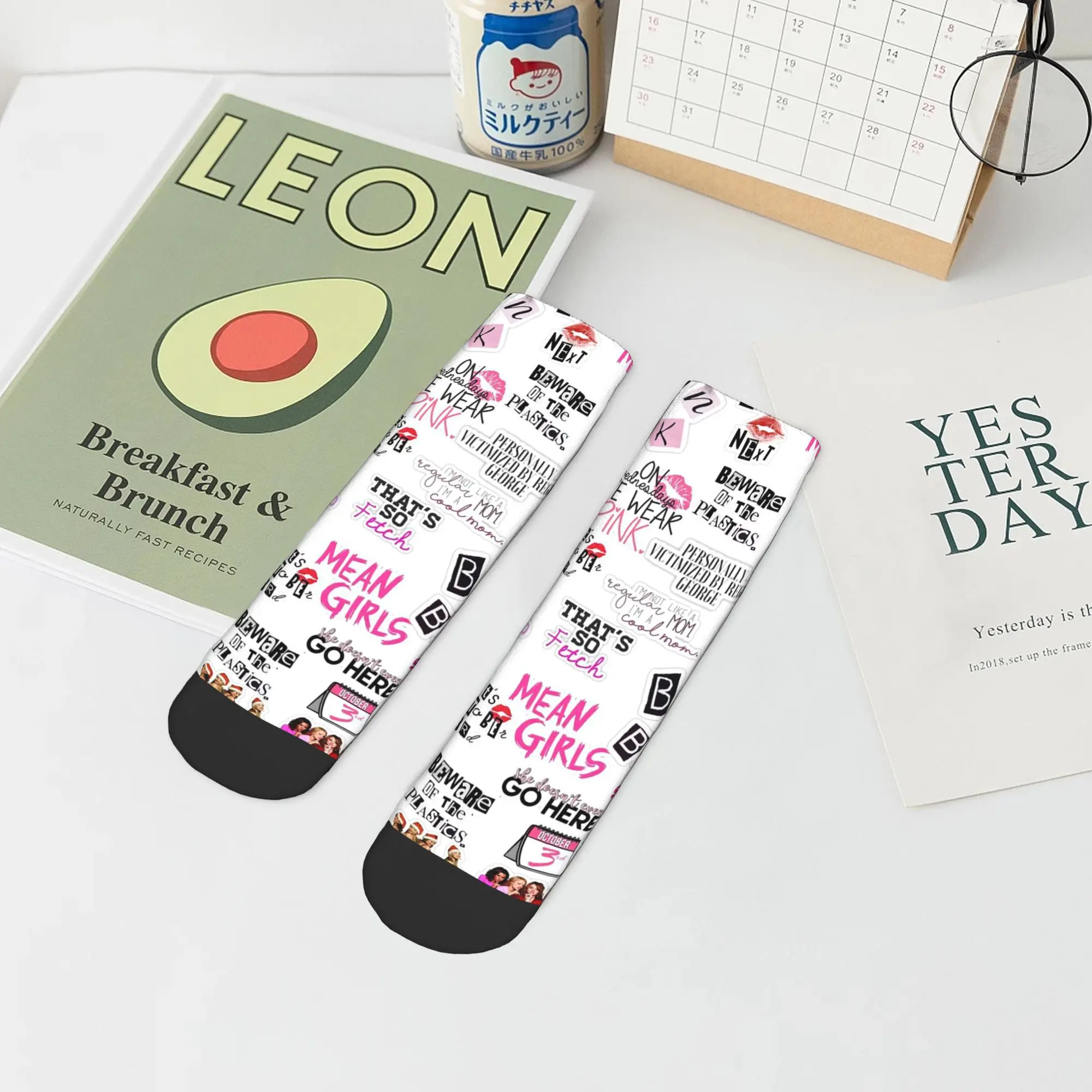 ถุงเท้า All Seasons Burn Book - Mean Girls สไตล์ฮาราจูกุ ซับเหงื่อ ถุงเท้าข้อสั้น ฮิปฮอป สำหรับผู้ชาย ผู้หญิง ของขวัญ