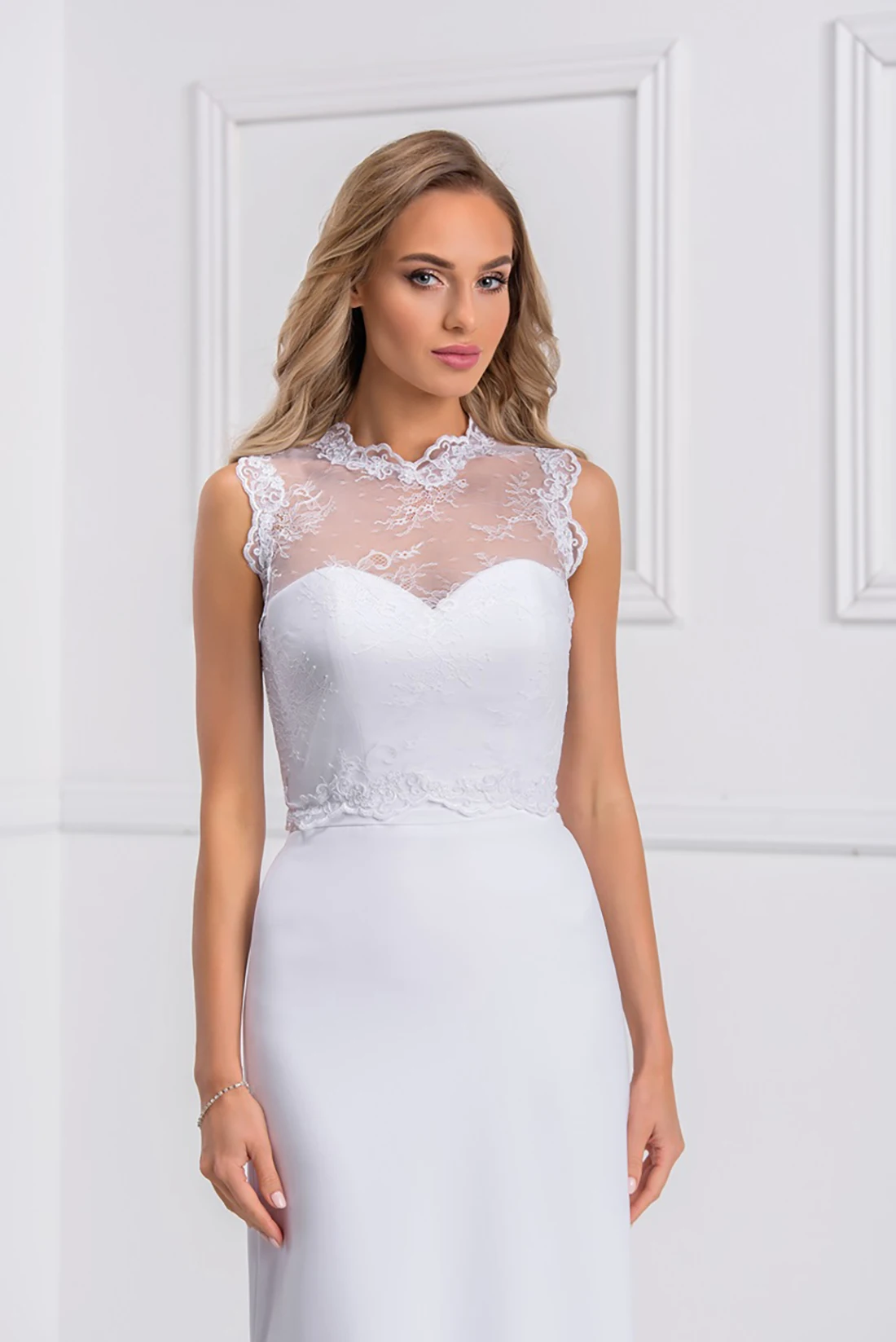  Gorgeous Sleeveless Wedding Bolero Lace Applique Bridal Jackets Button Back Women Shawl For Evening Gala Dresses Customized