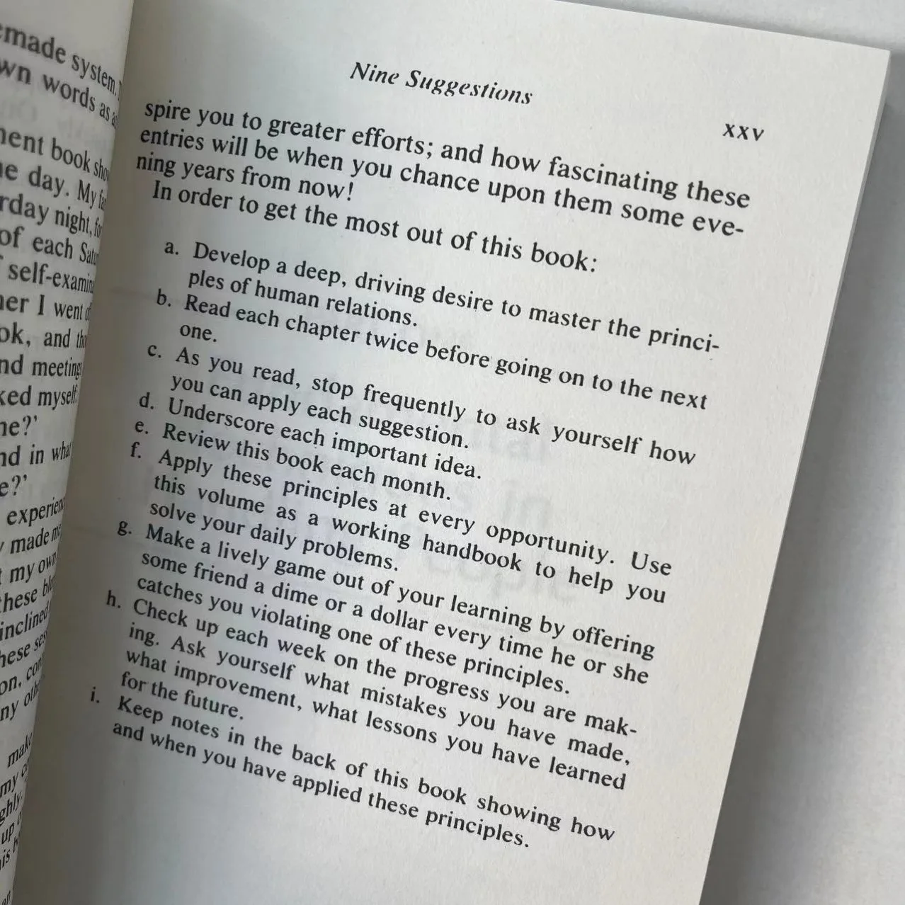 《How To Win Friends & Influence People》： Dale Carnegie's Classic Guide To Building Interpersonal Relationships