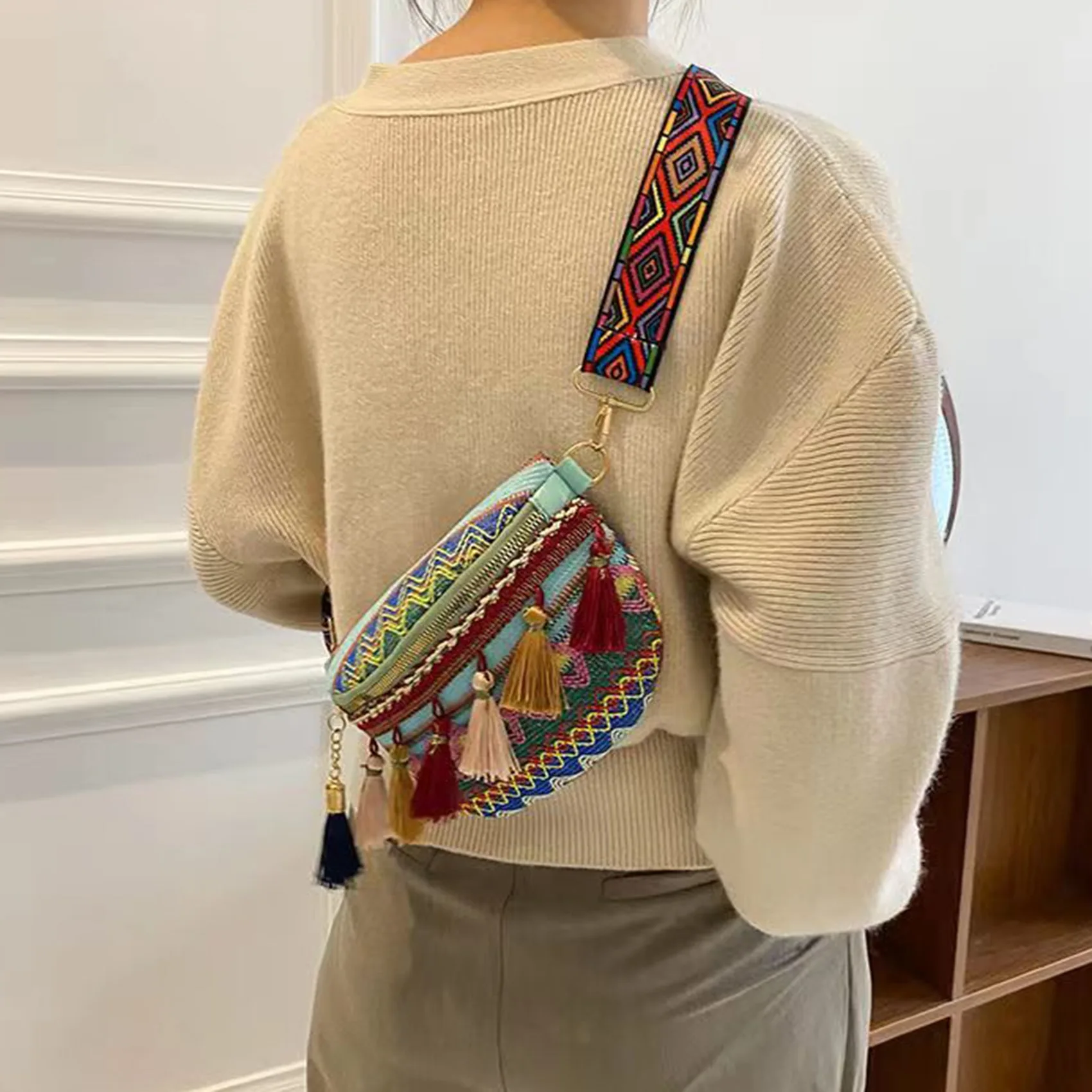 Women\'s Crossbody Bag Ethnic Style Tassel Decor Diagonal Straddle Bag Feminina Single Shoulder Bag Variegated Color Chest Pouch