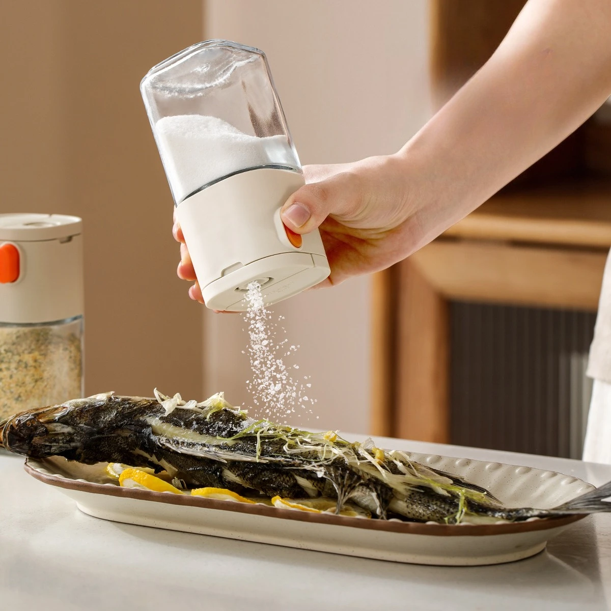 Kitchen Salt and MSG Storage Bottle Solid Granule Pepper Spice Jar for BBQ Cooking