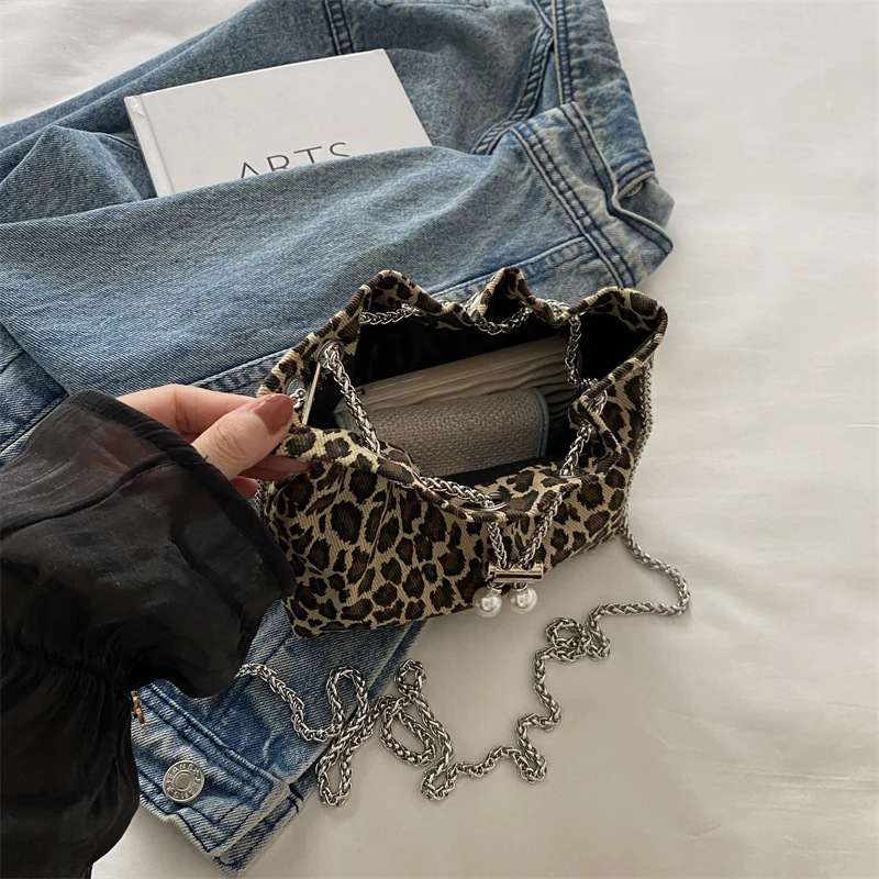 1 Piece of Leopard Print Chain Bucket Bag, Fashionable Shoulder Bag for Women, Crossbody Bag That Can Hold Mobile Phone