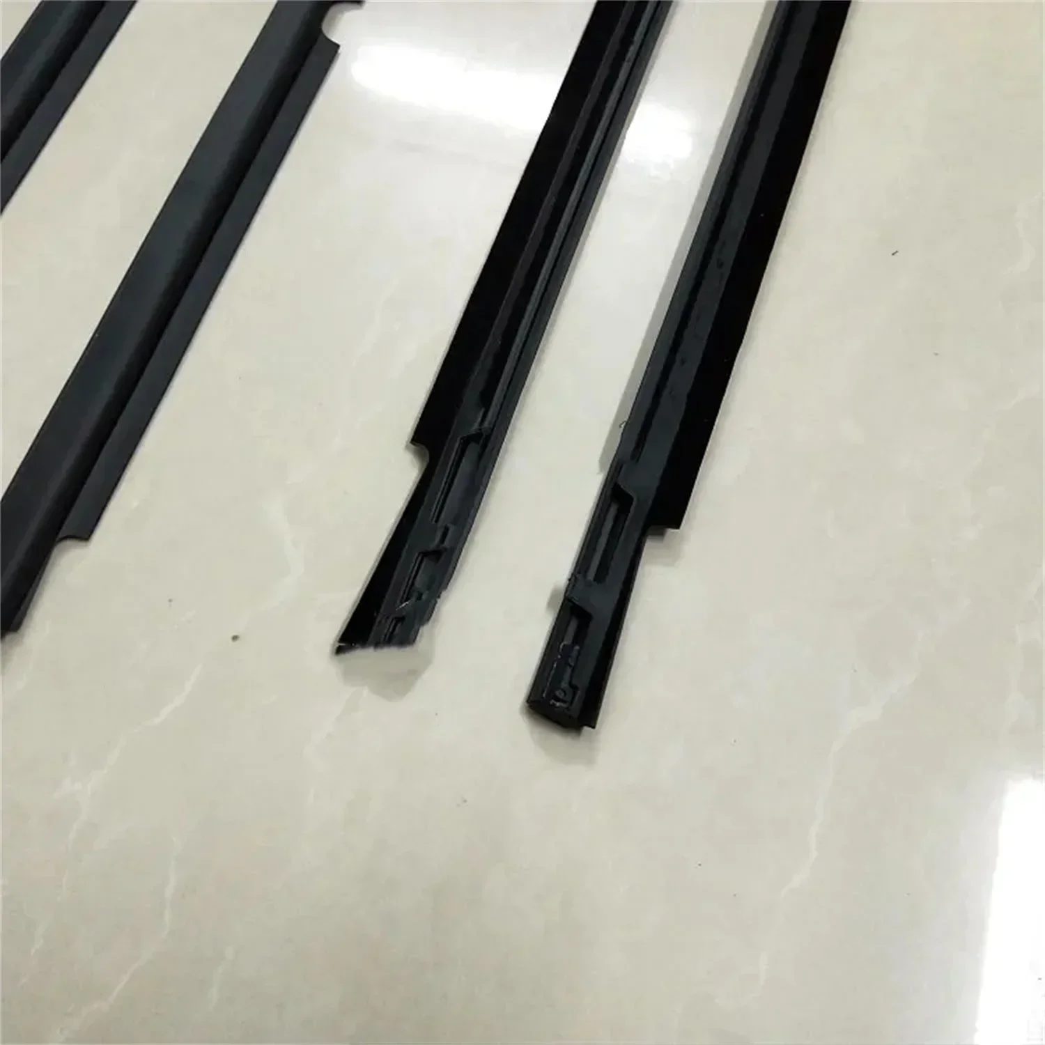 2 Pieces Set Black Window Glass Moulding Bult Line Weatherstrip Shell for Toyota Land Cruiser LC90 1996-2002 3 Doors 75711-60030