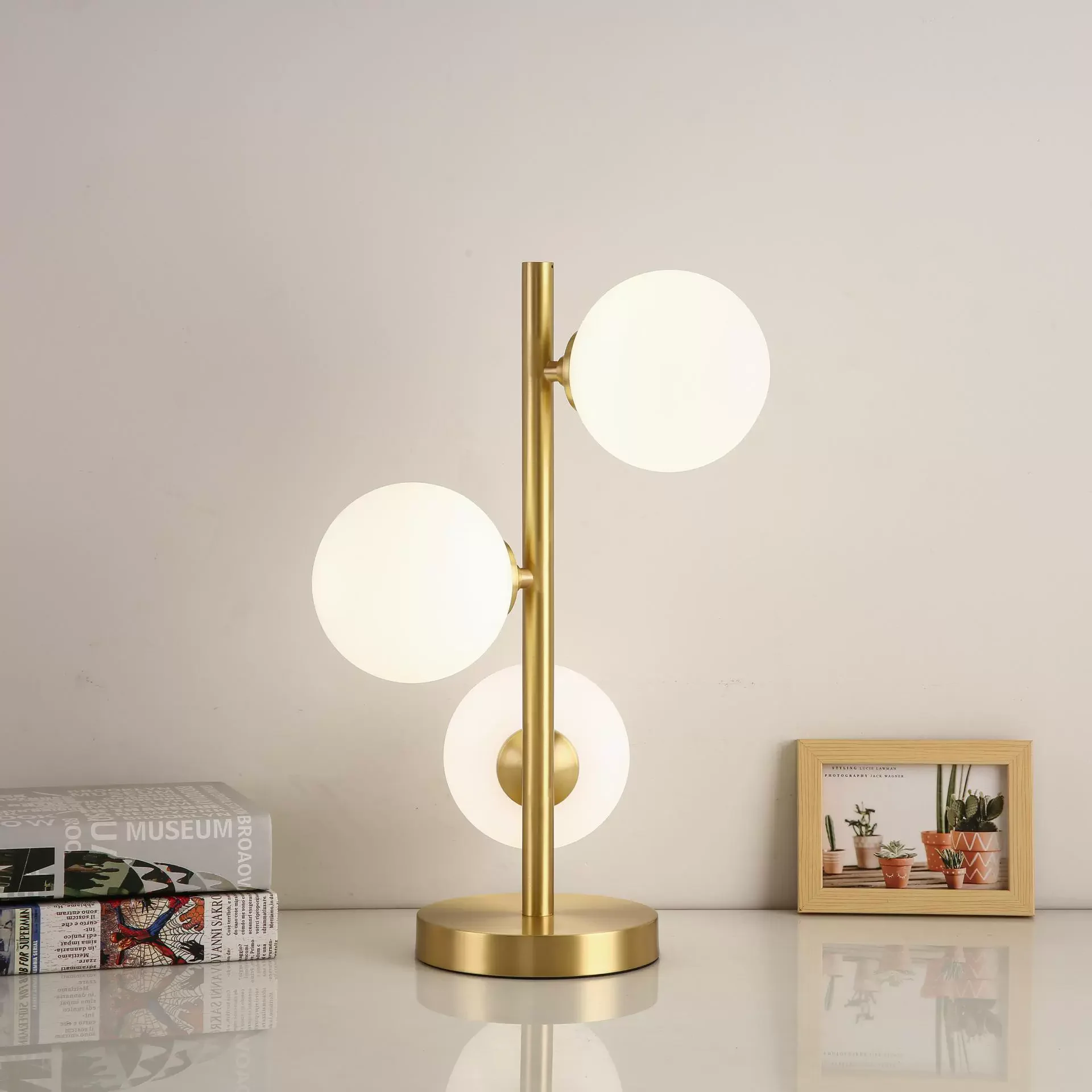 Glass Ball Led Table Lamp Retro Gold Acrylic Desk Lamps Hotel Villa Art For Living Room Bedside Desktop Decor Led Night Lights