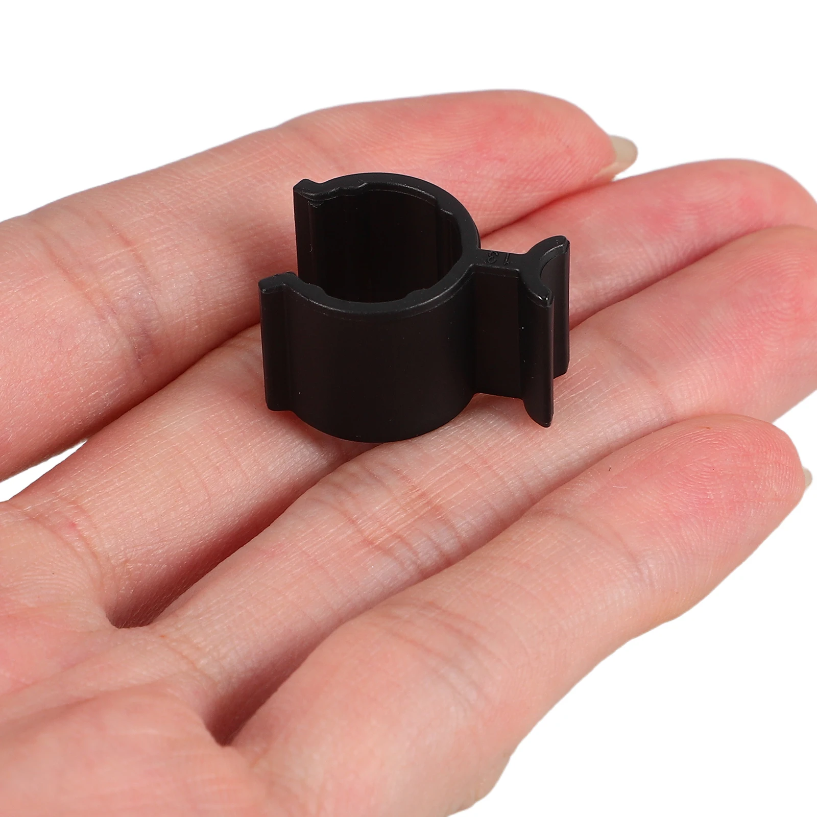 

30 Pcs Buckle Makeup Remover Oil Pump Clamp Plastic Dispenser Collar Clips