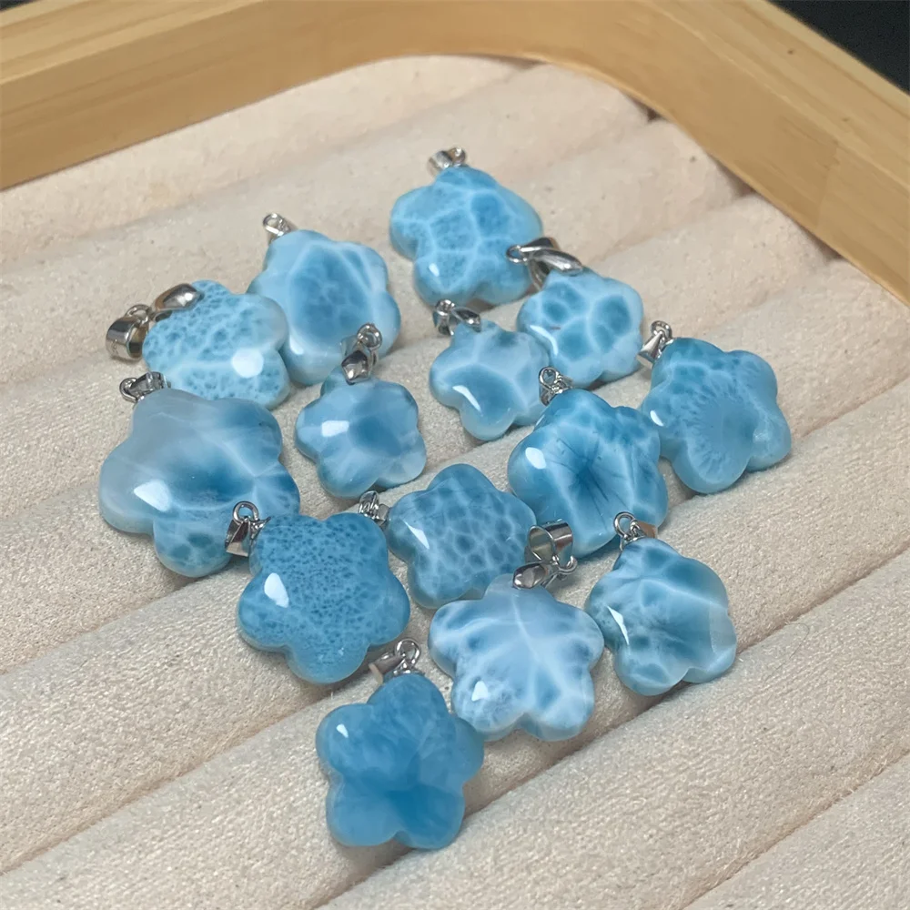 Tortoisesh Plum Blossom Natural Icy Blue Larimar Flowers Pendants Women Novel Leopard Larimar Ball Necklaces Well-polished Beads
