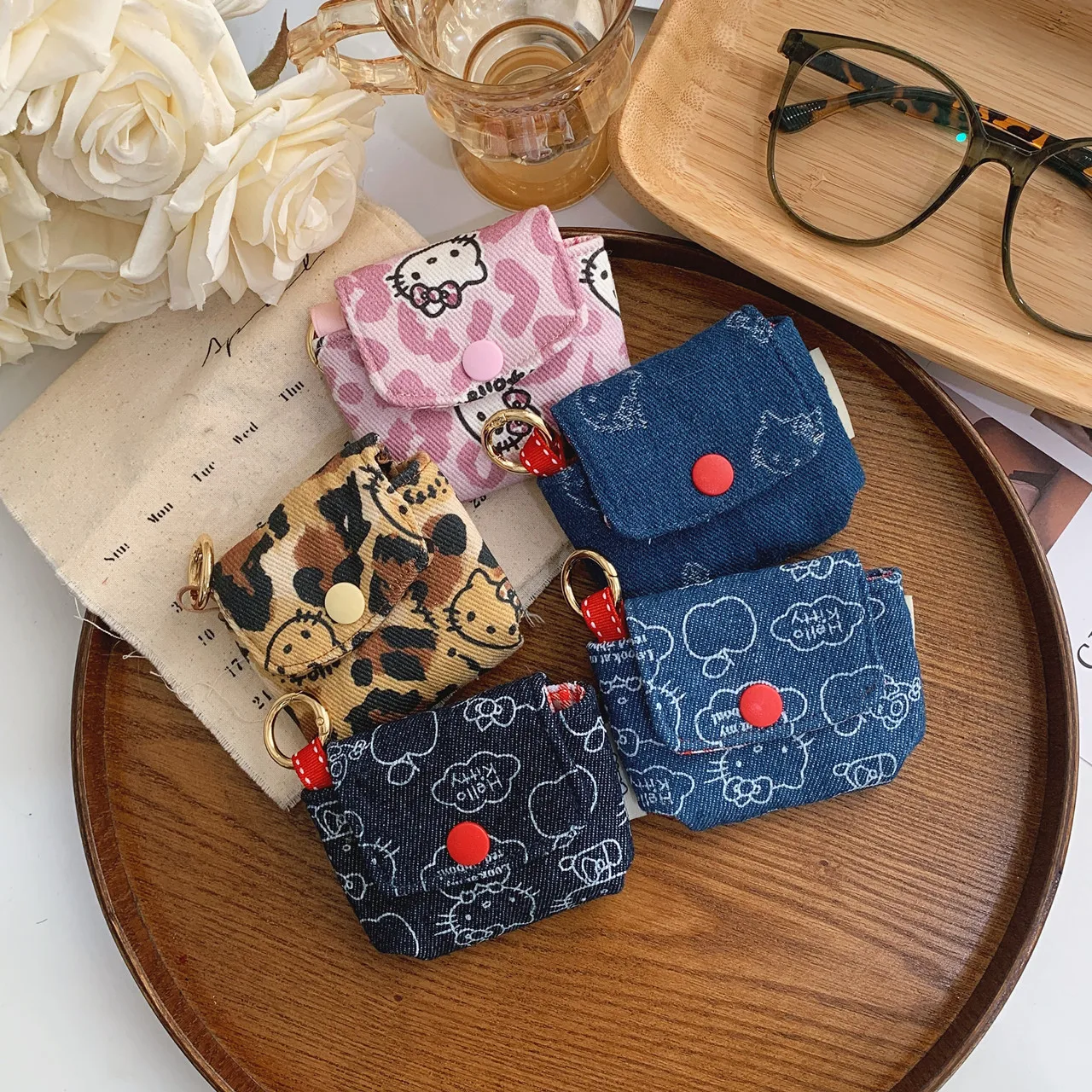 

Cartoon Hello Kitty Keychain Coin Purse Headphone Bag Women's Small Mini Japanese Simple Cute KT Children's Small Purse Buckle