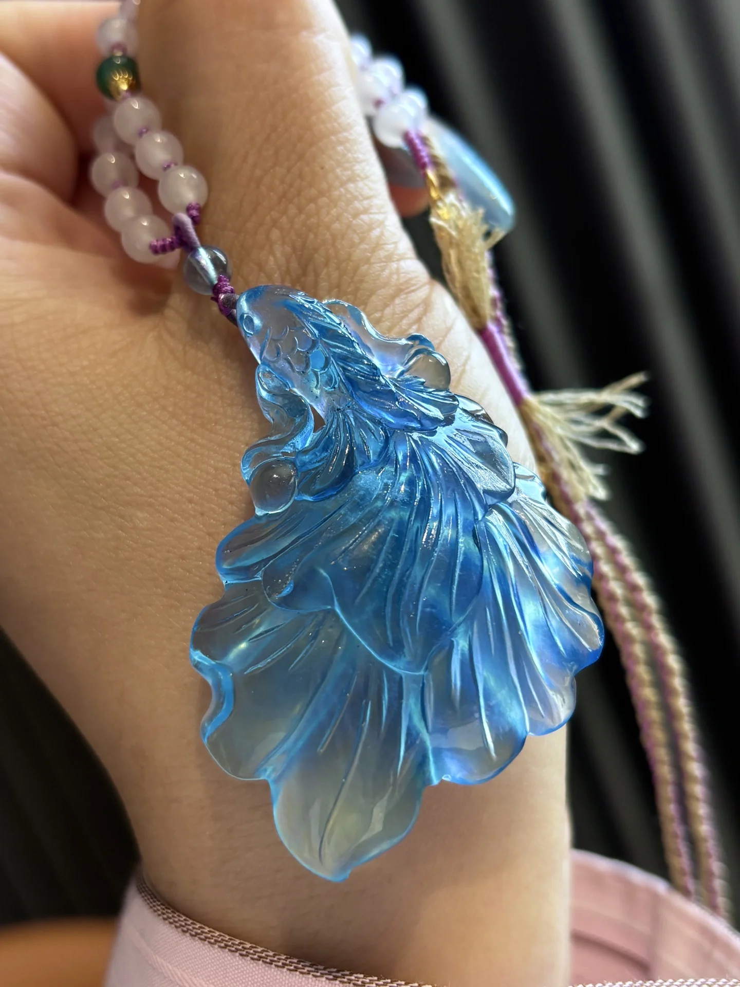 

Натуральный кулон из голубого аквамарина 54x36x11 мм, в форме рыбы, модный, редкий, с золотым покрытием 18K, AAAAA