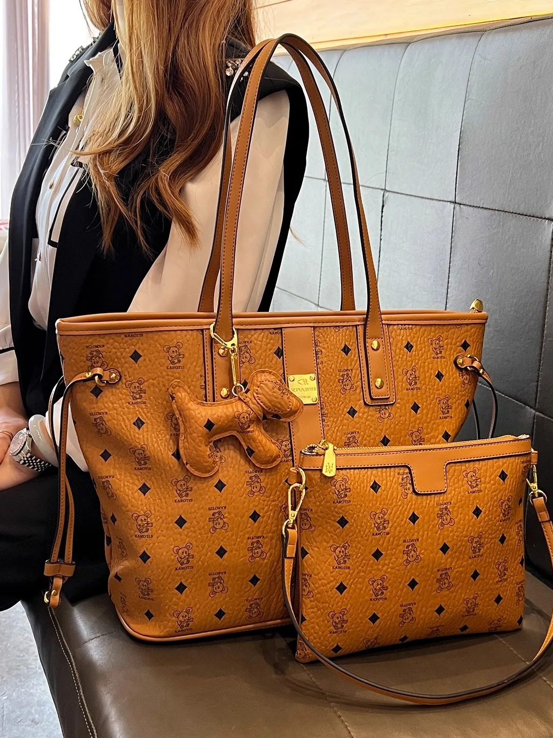 

Hong Kong Genuine Leather Large Tote Bag Women's Faionable Retro High Capaci Single oulder Bag for Commuting Trendy