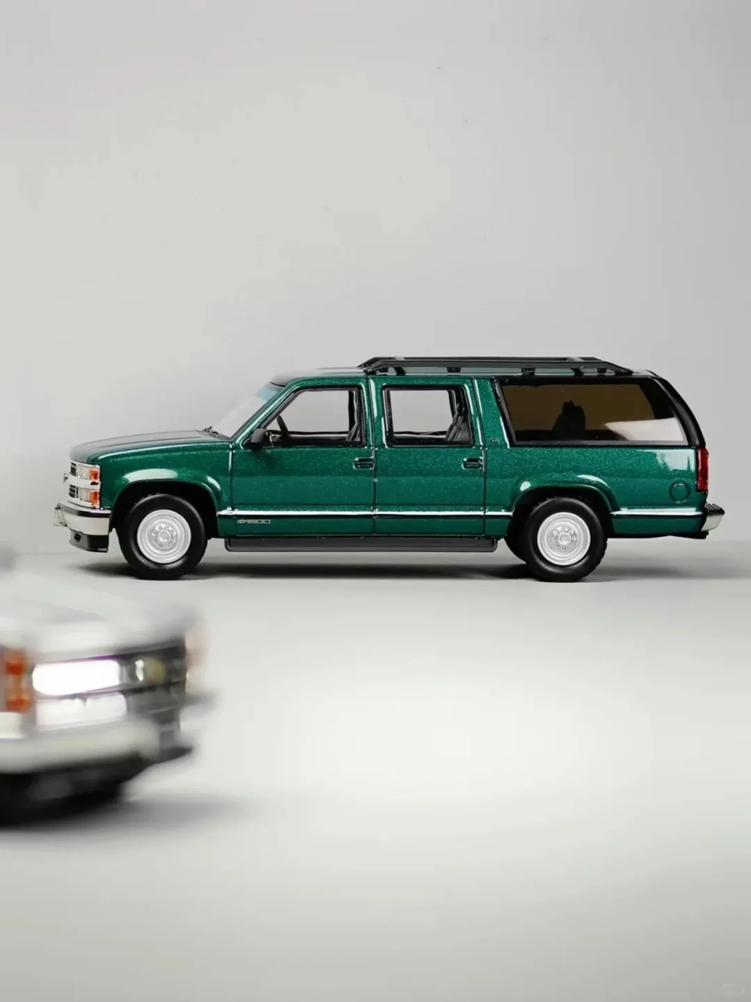 New 1:64 Bliss Gmc-Suburban Gmt400-Chevrolet 2026 Hec Tmcs
