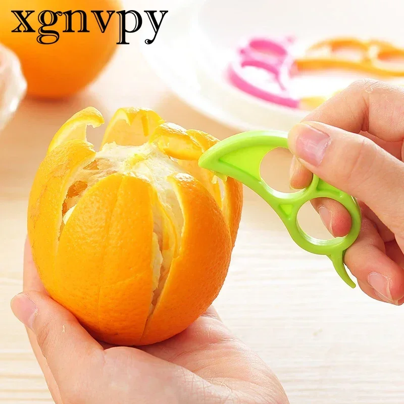 XGNVPY Creative little mouse orange opener, mini convenient peeler, pomegranate orange peeler