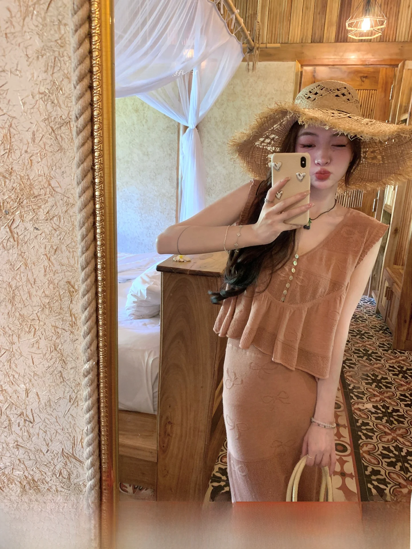 

Комплект ThePeachOfficial: нежный вязаный топ и юбка-рыбка, женский модный ансамбль, дизайн с мягкими цветовыми блоками, летняя коллекция