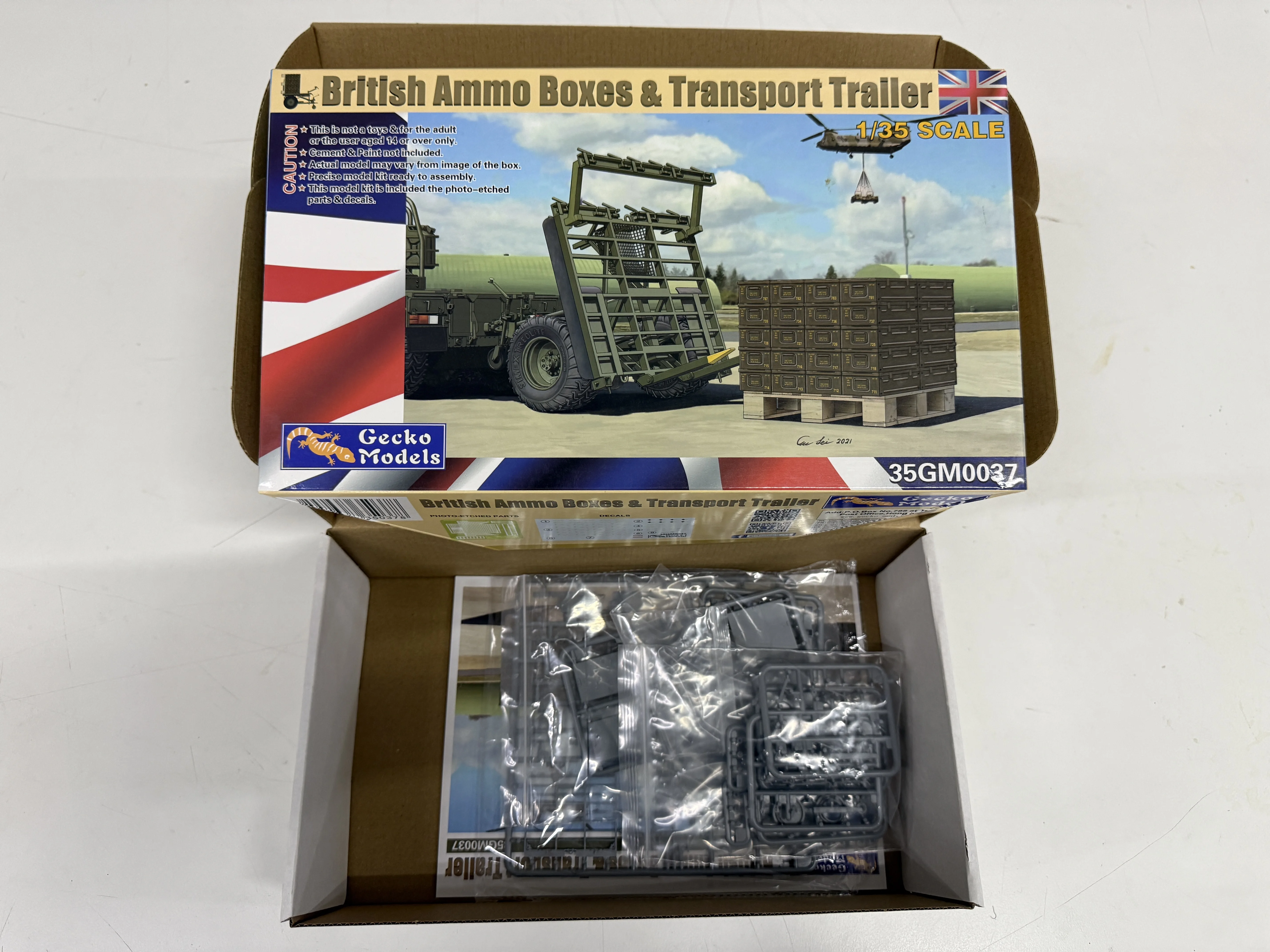 

Модель Gecko 1/35 35GM0037, наборы для сборки моделей британских ящиков для патронов и прицепов для транспортировки, игрушки на день рождения, коллекционные подарки.
