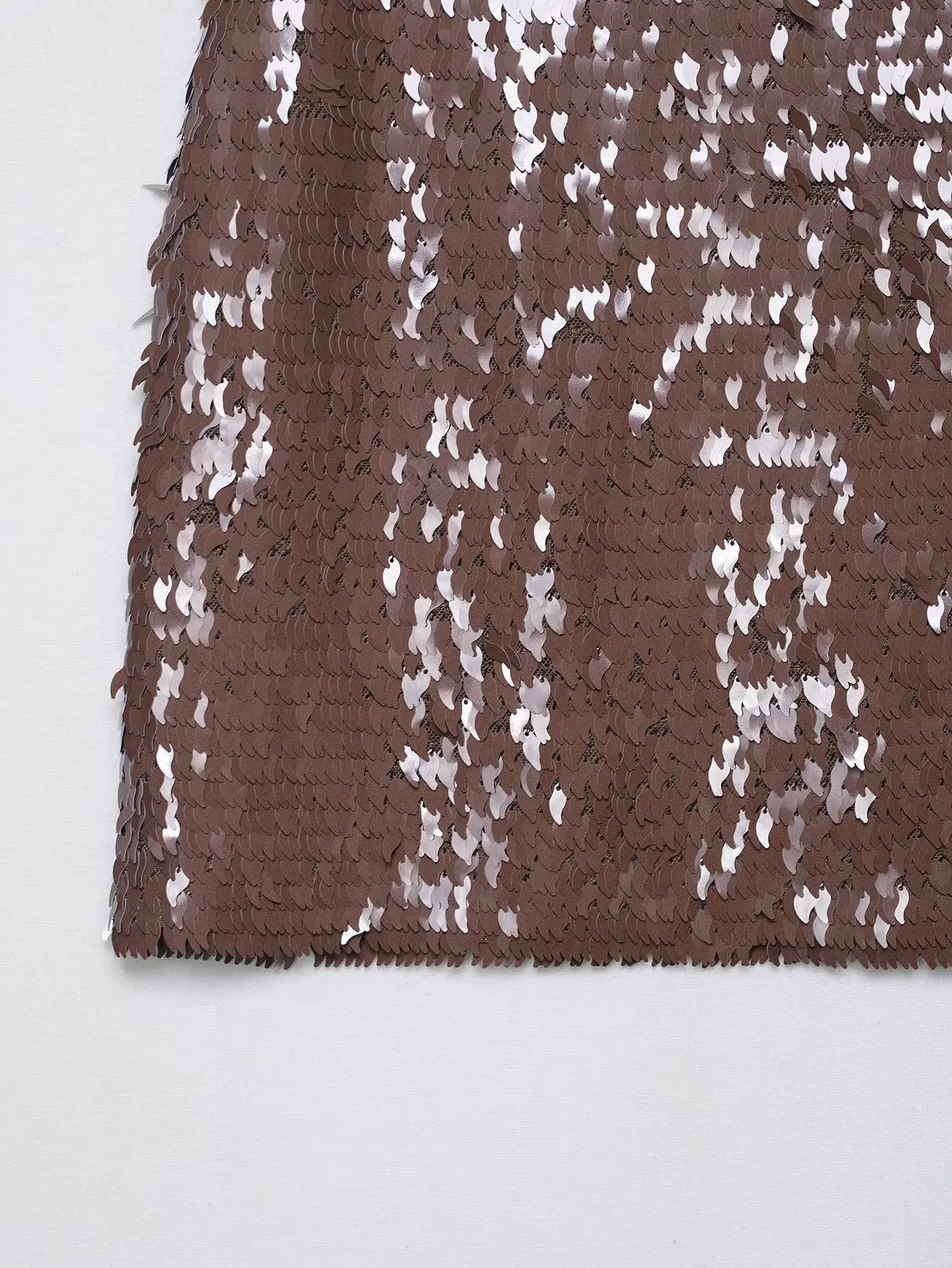 Transgraniczna letnia nowa moda w stylu europejskim i amerykańskim, zdobiona koralikami, mini spódniczka mini w kształcie litery A, uniwersalna