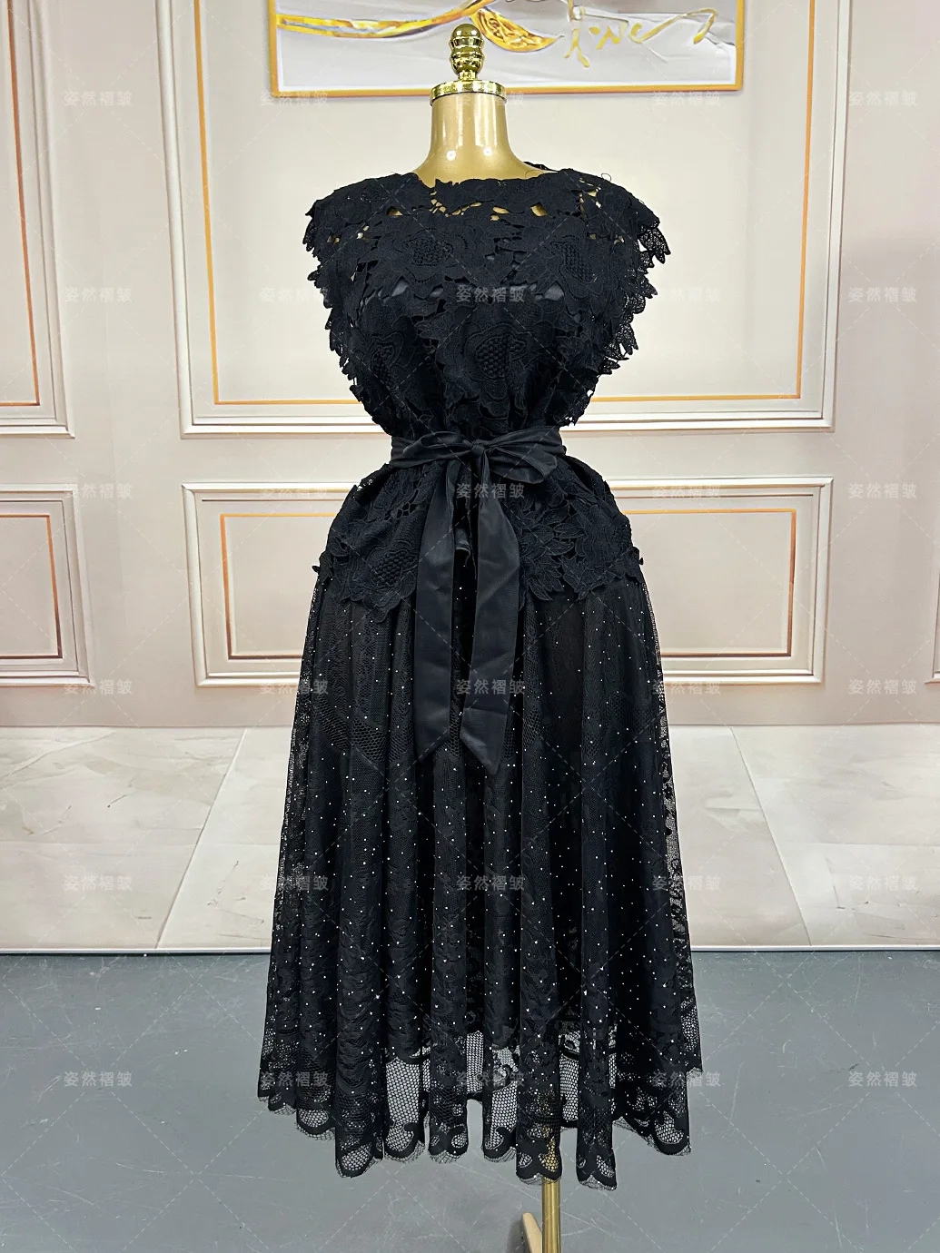 2026 New Elegant Temperament Skinny Loose Women's Clothing Two-piece Sleeveless Lace Hot Diamond Pendulum Long Dress Set