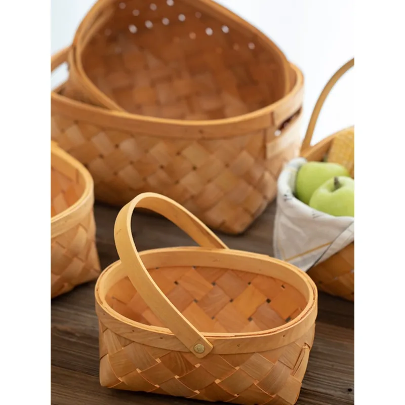 

Small bamboo basket woven storage basket, picnic eggs